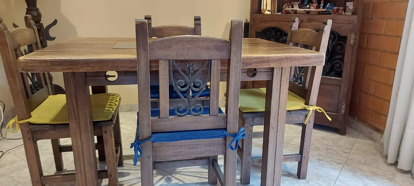 imagen de producto Comedor en madera rústica