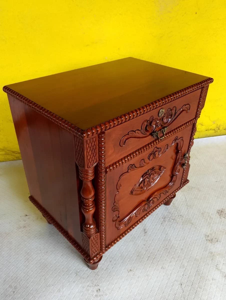 imagen de producto Nochero Antiguo Luis Xv Cedro Bronce