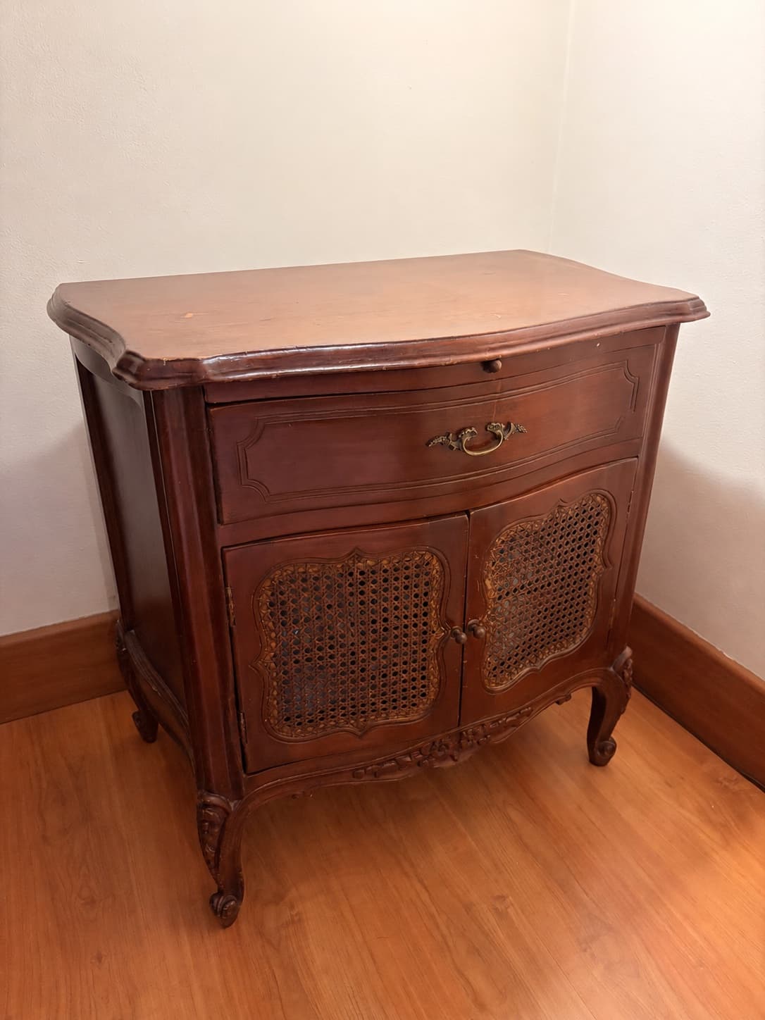imagen de producto Mesa de noche vintage