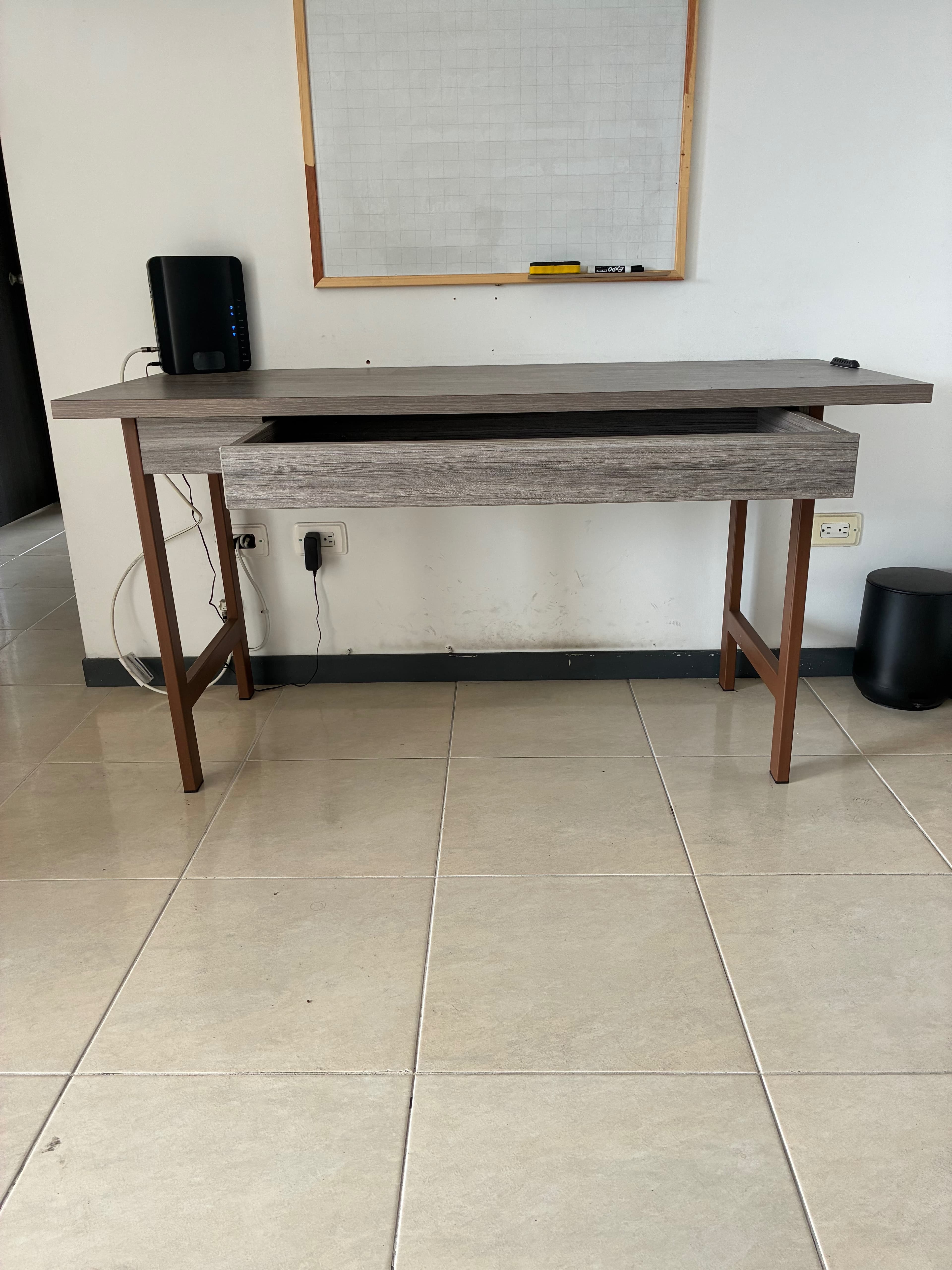 imagen de producto Mesa / Escritorio con cajón