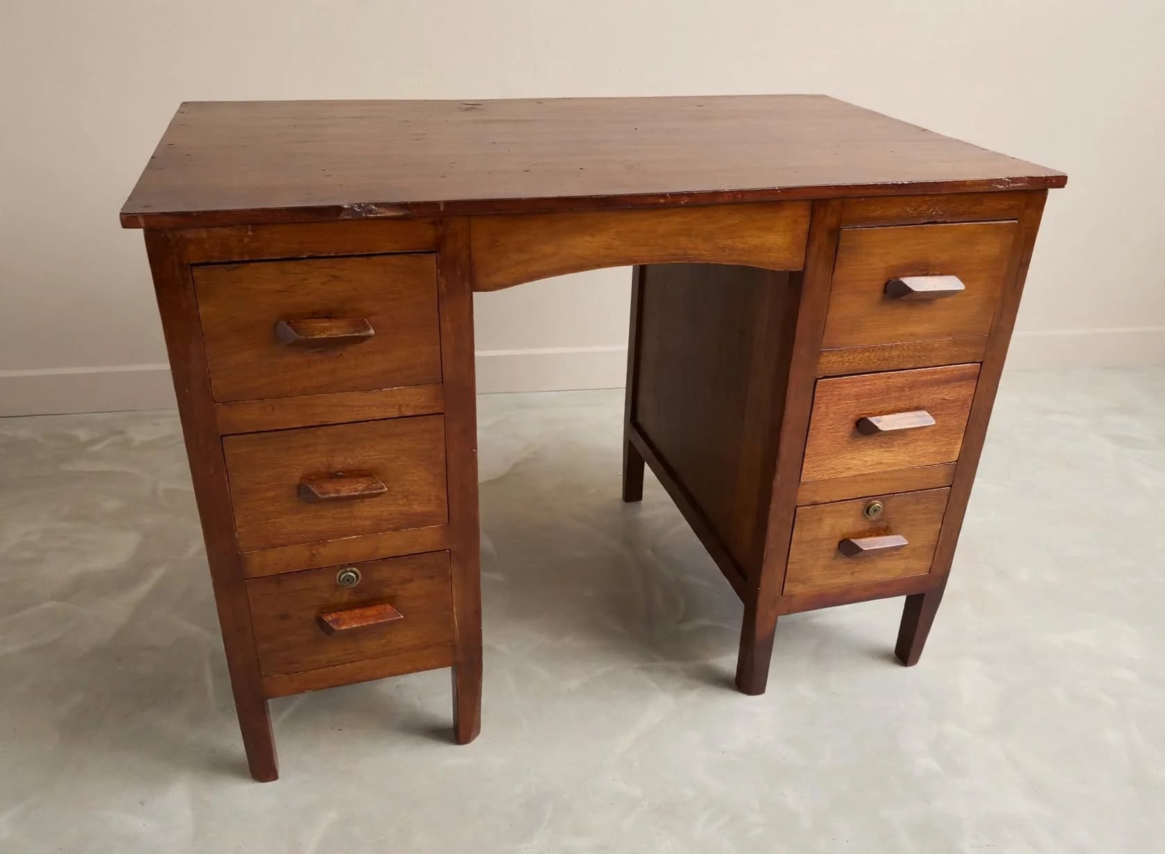 imagen de producto ESCRITORIO ANTIGUO MADERA CEDRO MACIZO 6 CAJONES