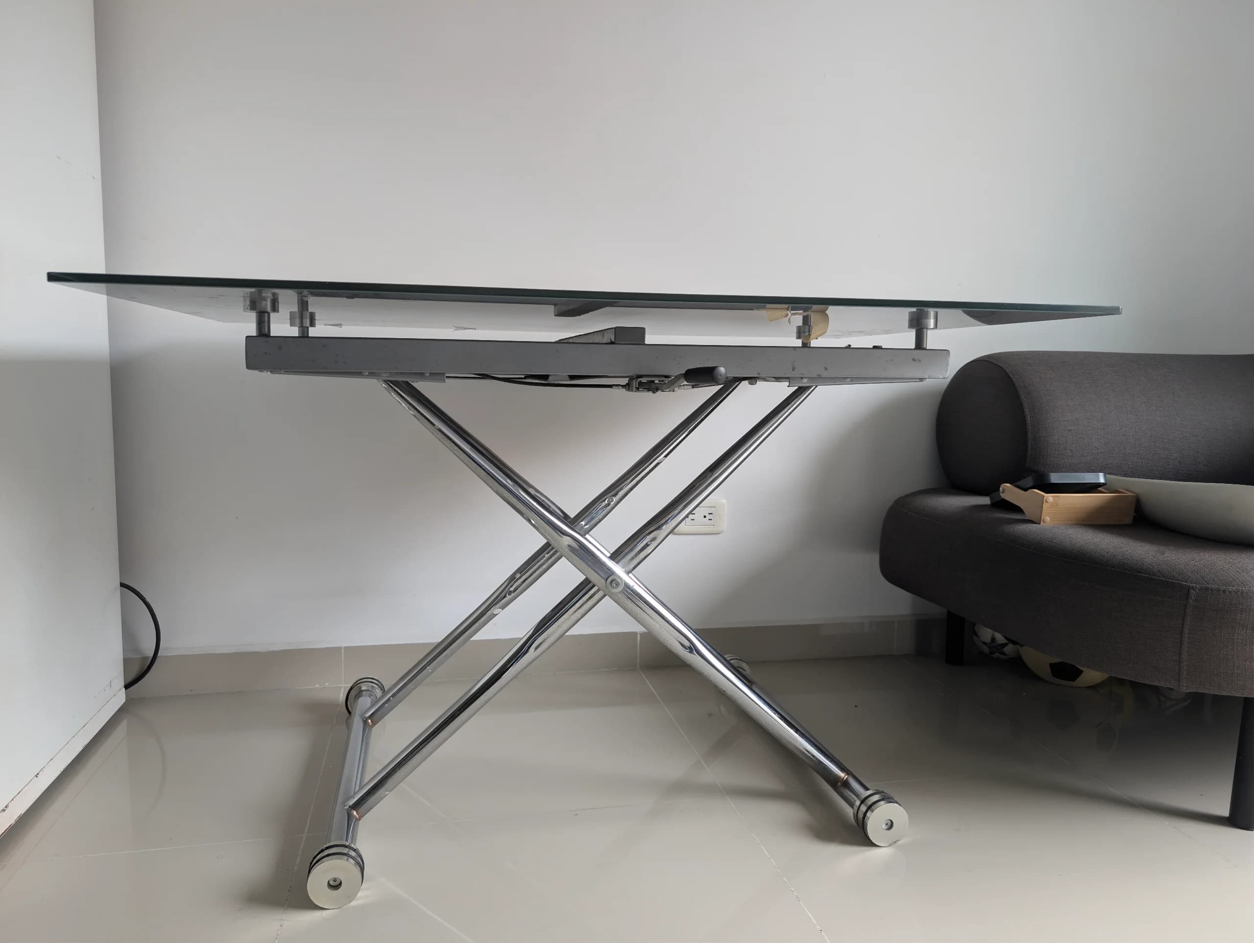 imagen de producto Mesa de centro extensible verticalmente gris humo.