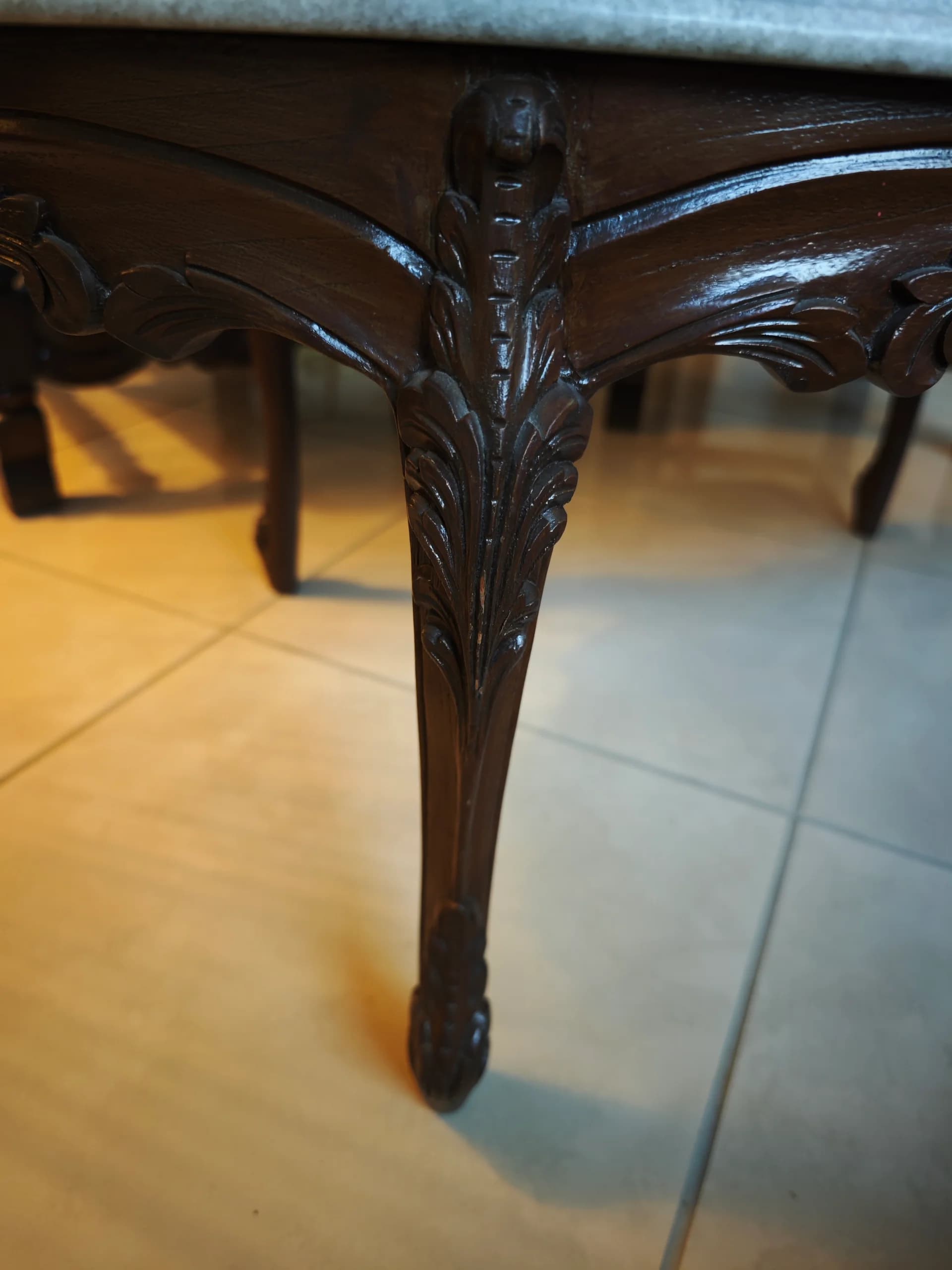 imagen de producto Mesa de Centro ovalada con cubierta de mármol