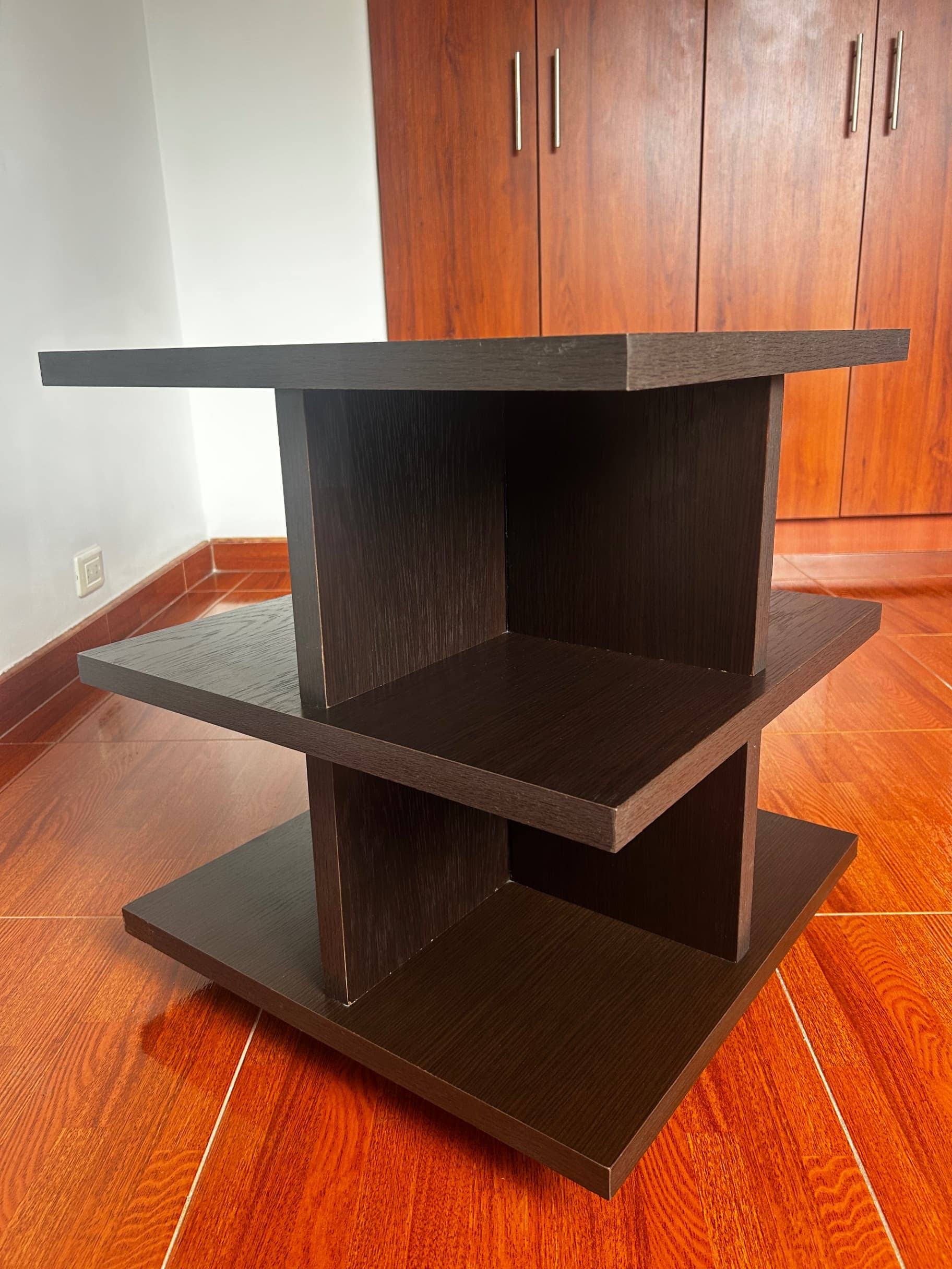 imagen de producto Mesa Auxiliar wengue