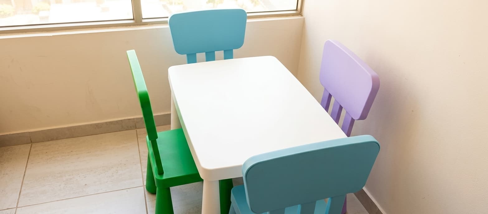 imagen de producto Juego de mesa infantil con sillas