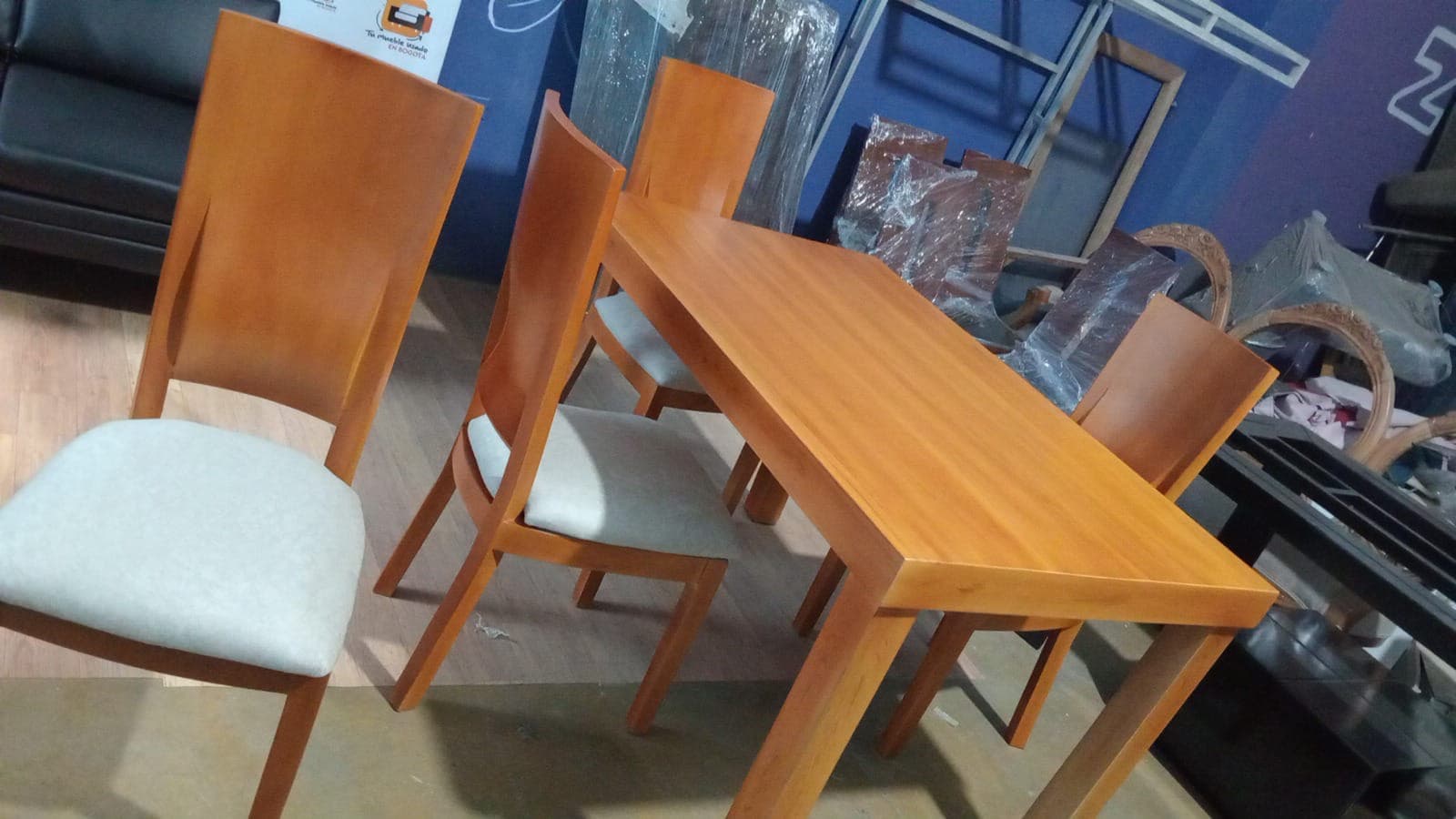 imagen de producto Juego de comedor 4 puestos