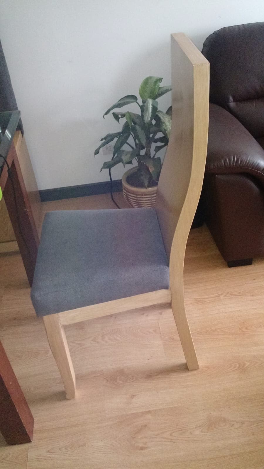 imagen de producto 2 Sillas de comedor 100% madera natural
