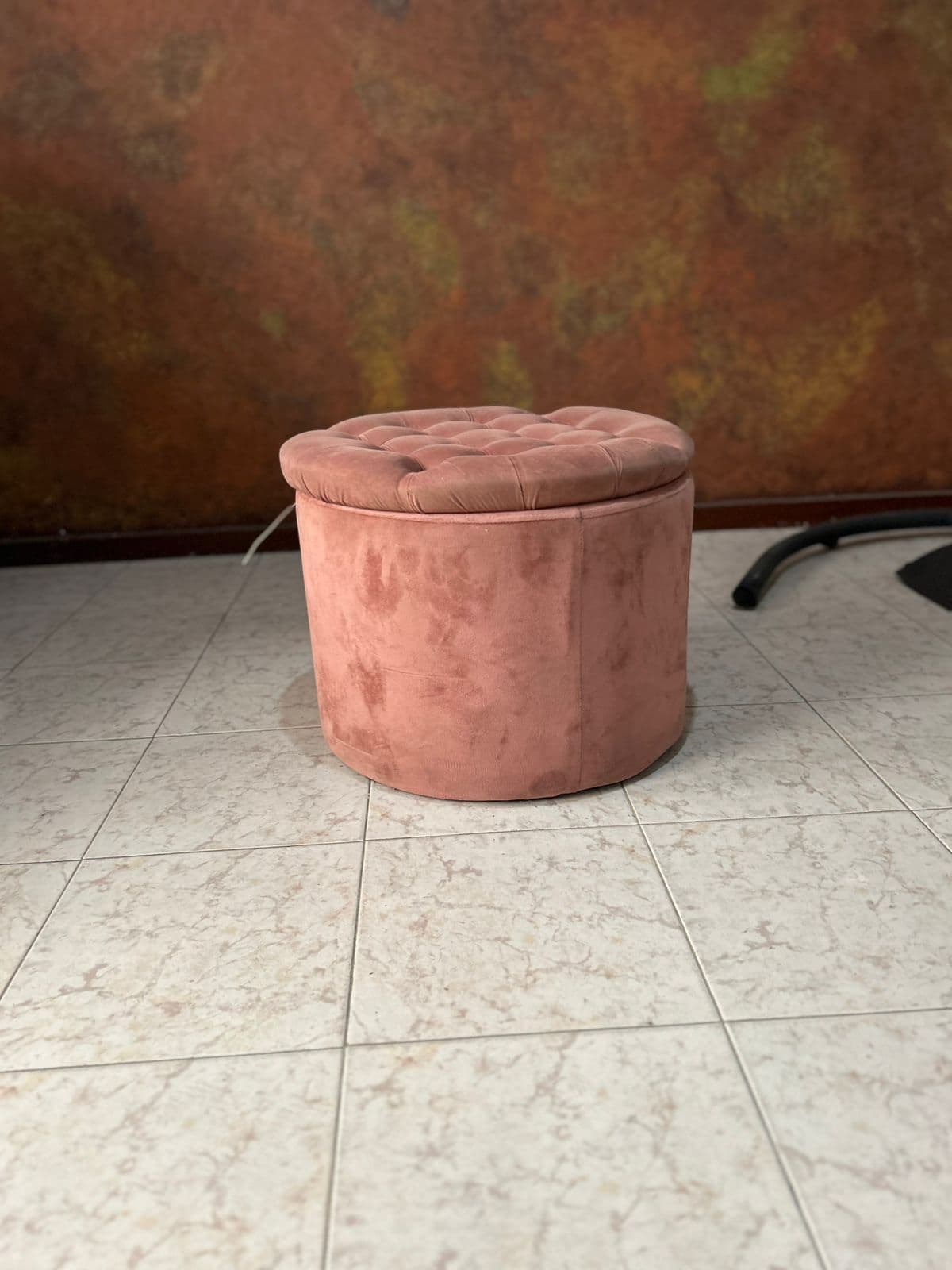 imagen de producto Puff tipo baúl de terciopelo