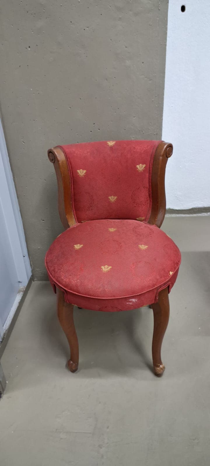 imagen de producto Silla Roja Antigua