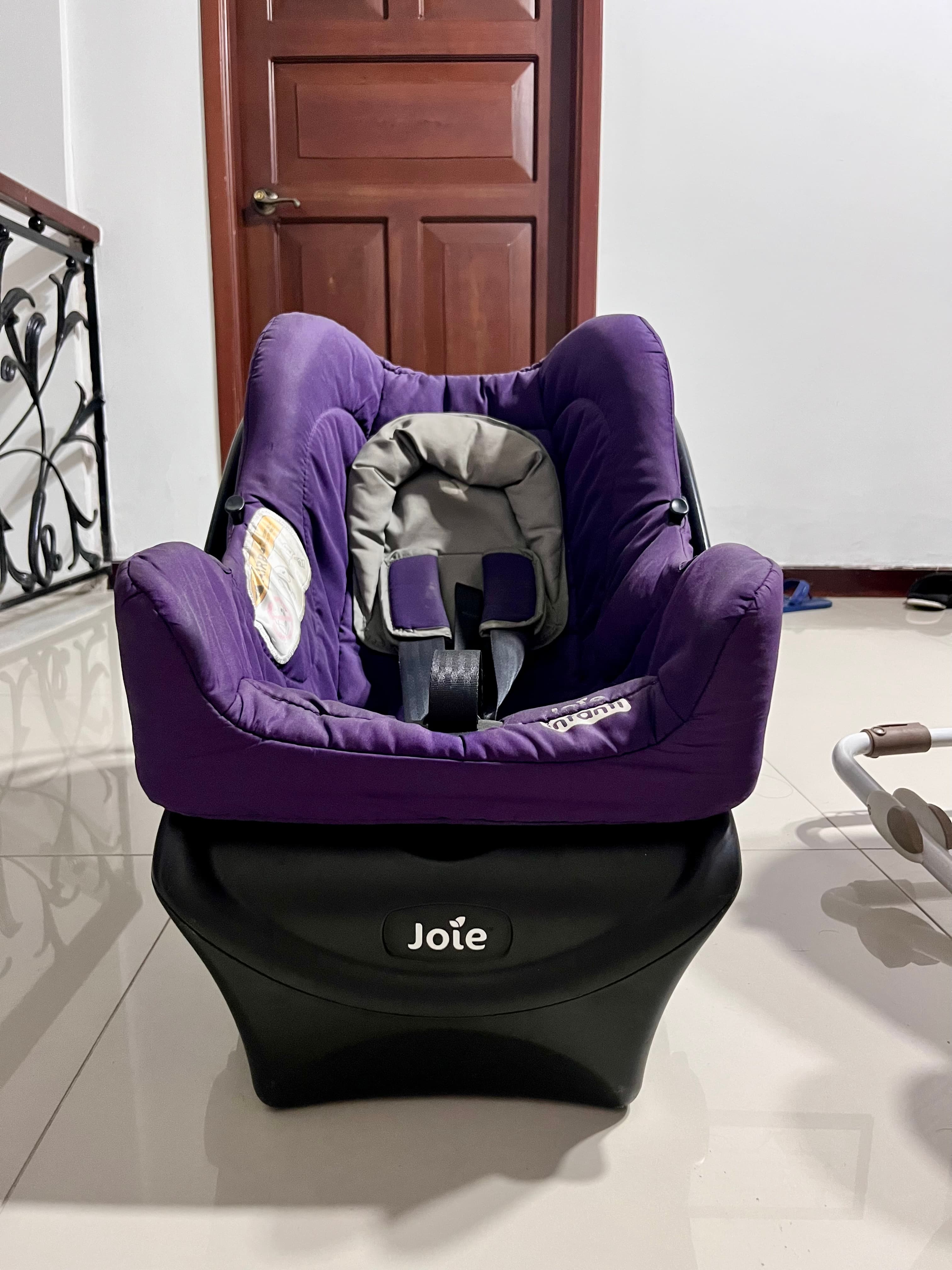 imagen de producto silla para carro Joie con base