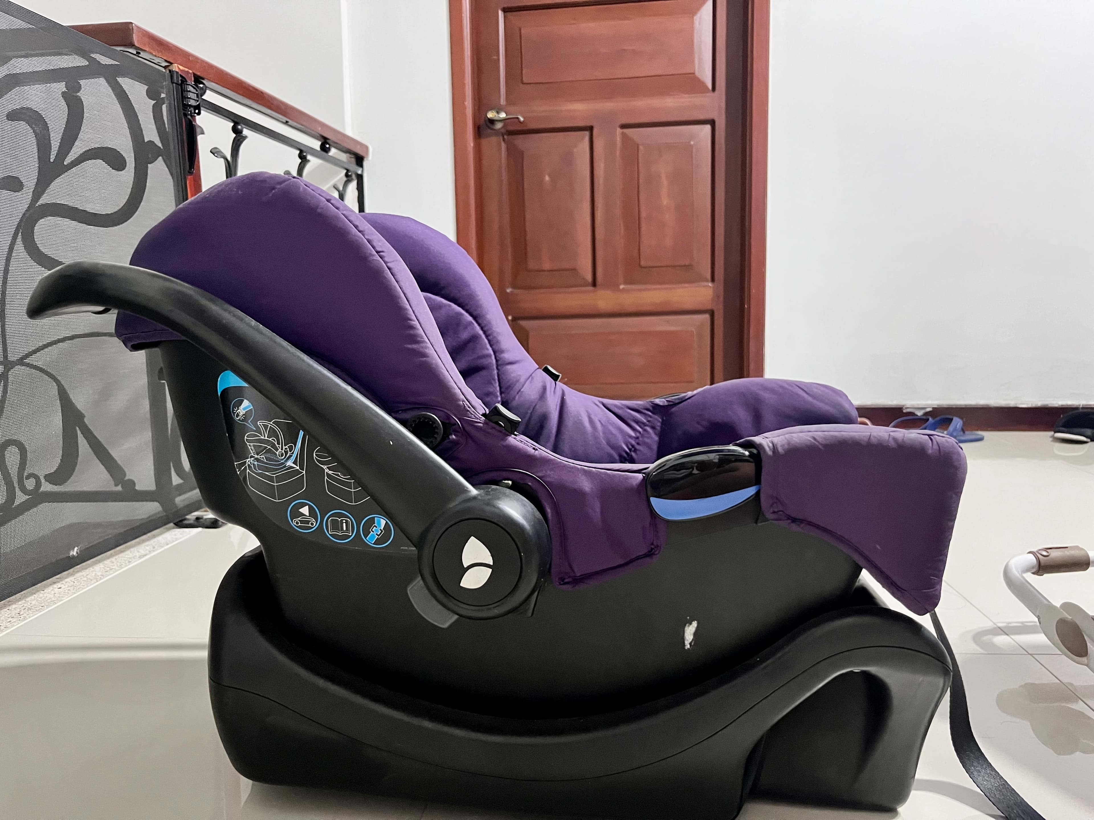 imagen de producto silla para carro Joie con base