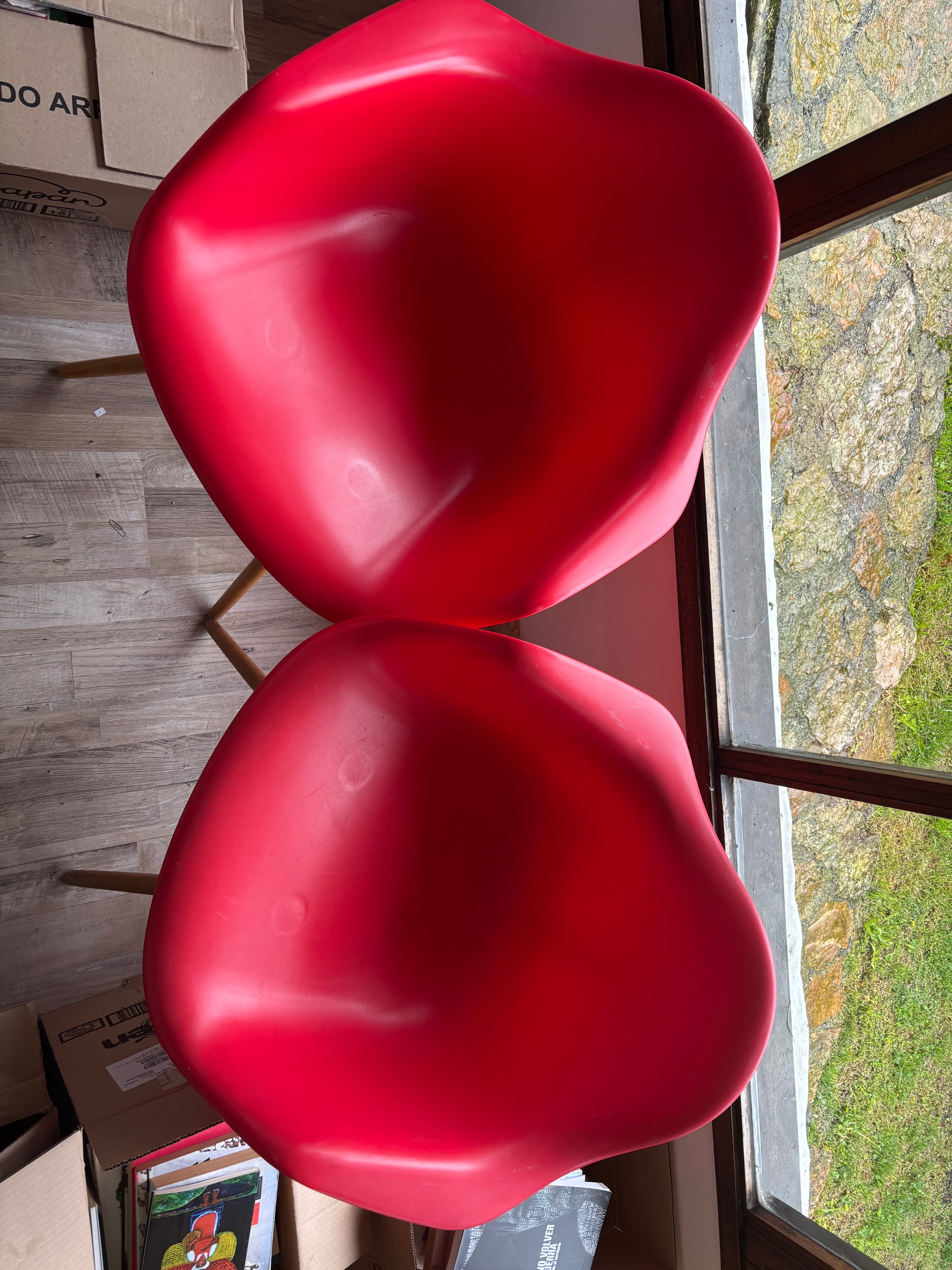imagen de producto Dos sillas rojas Tugó