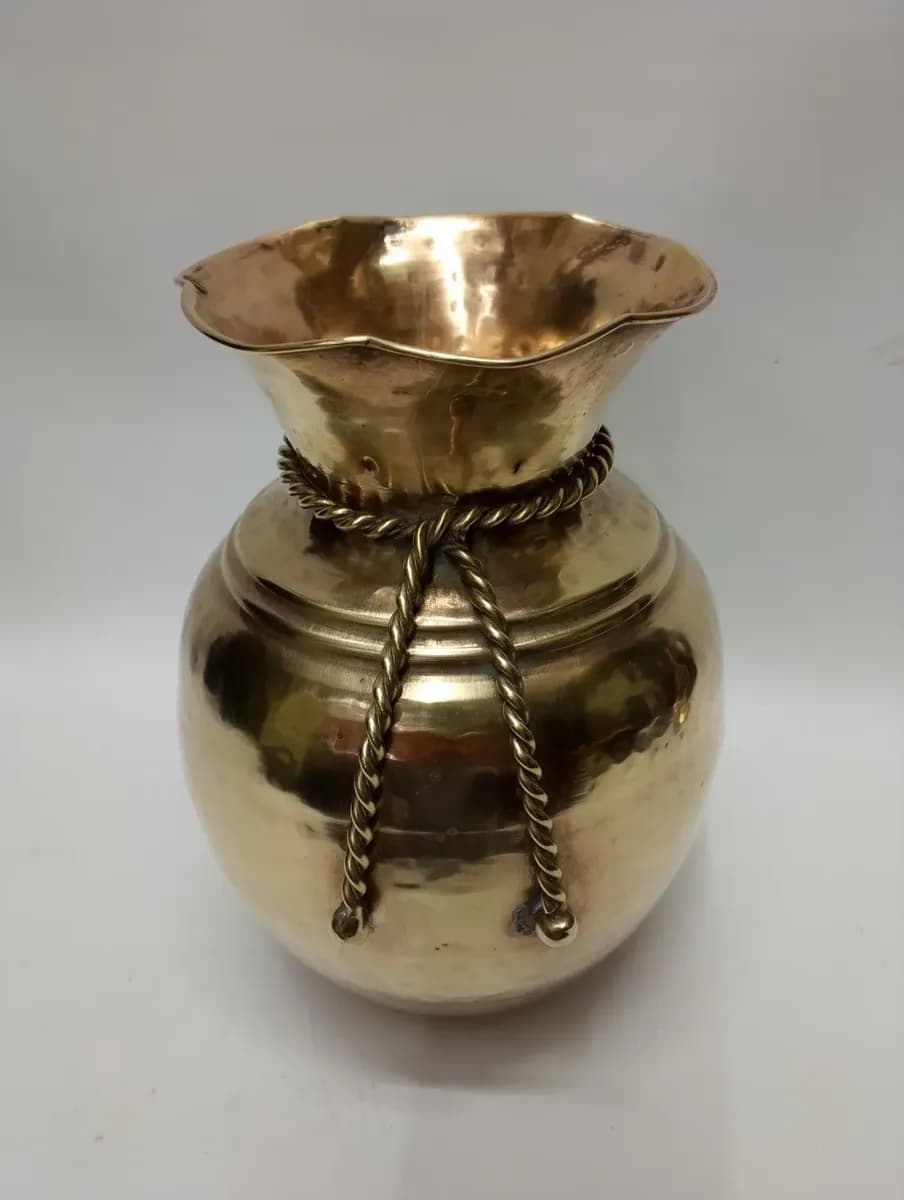 imagen de producto Florero Hindu Bronce Martillado Cuerda