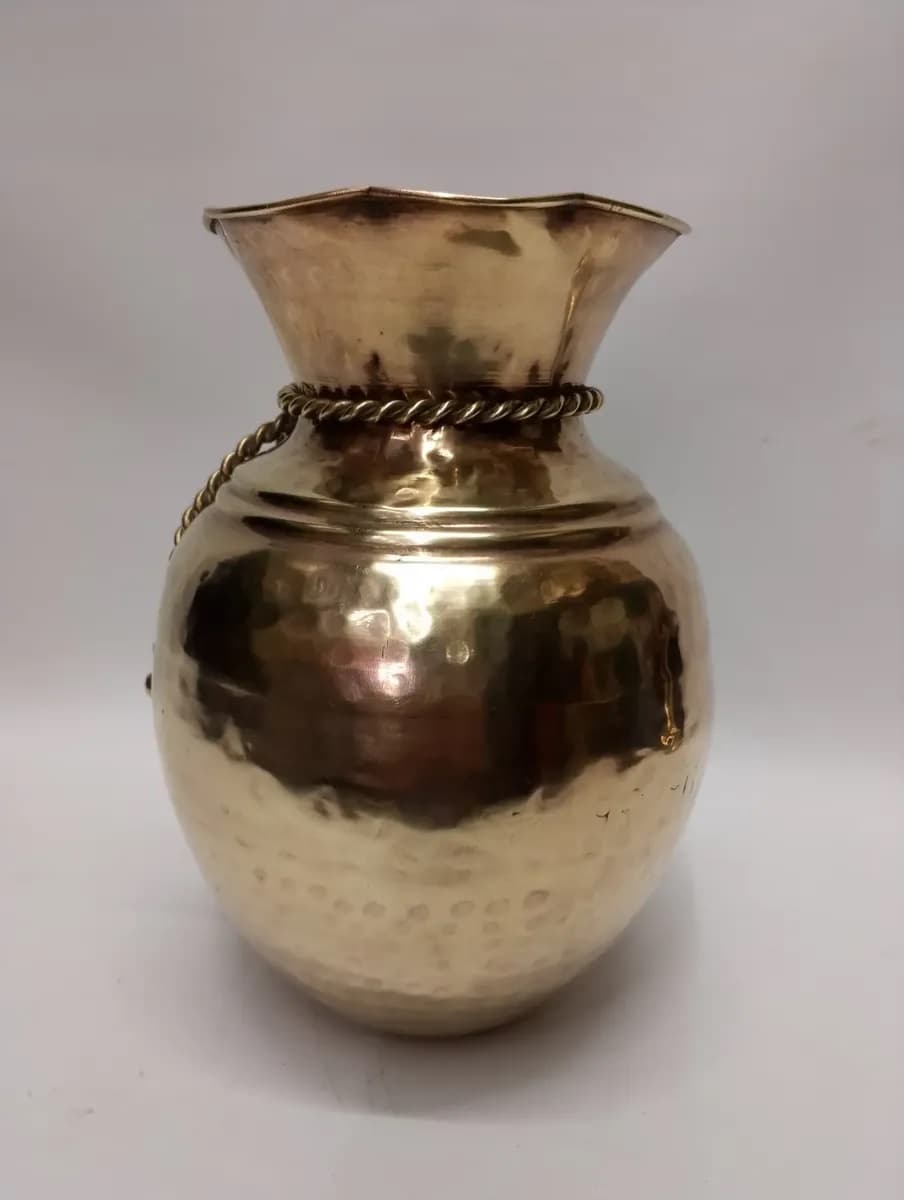 imagen de producto Florero Hindu Bronce Martillado Cuerda