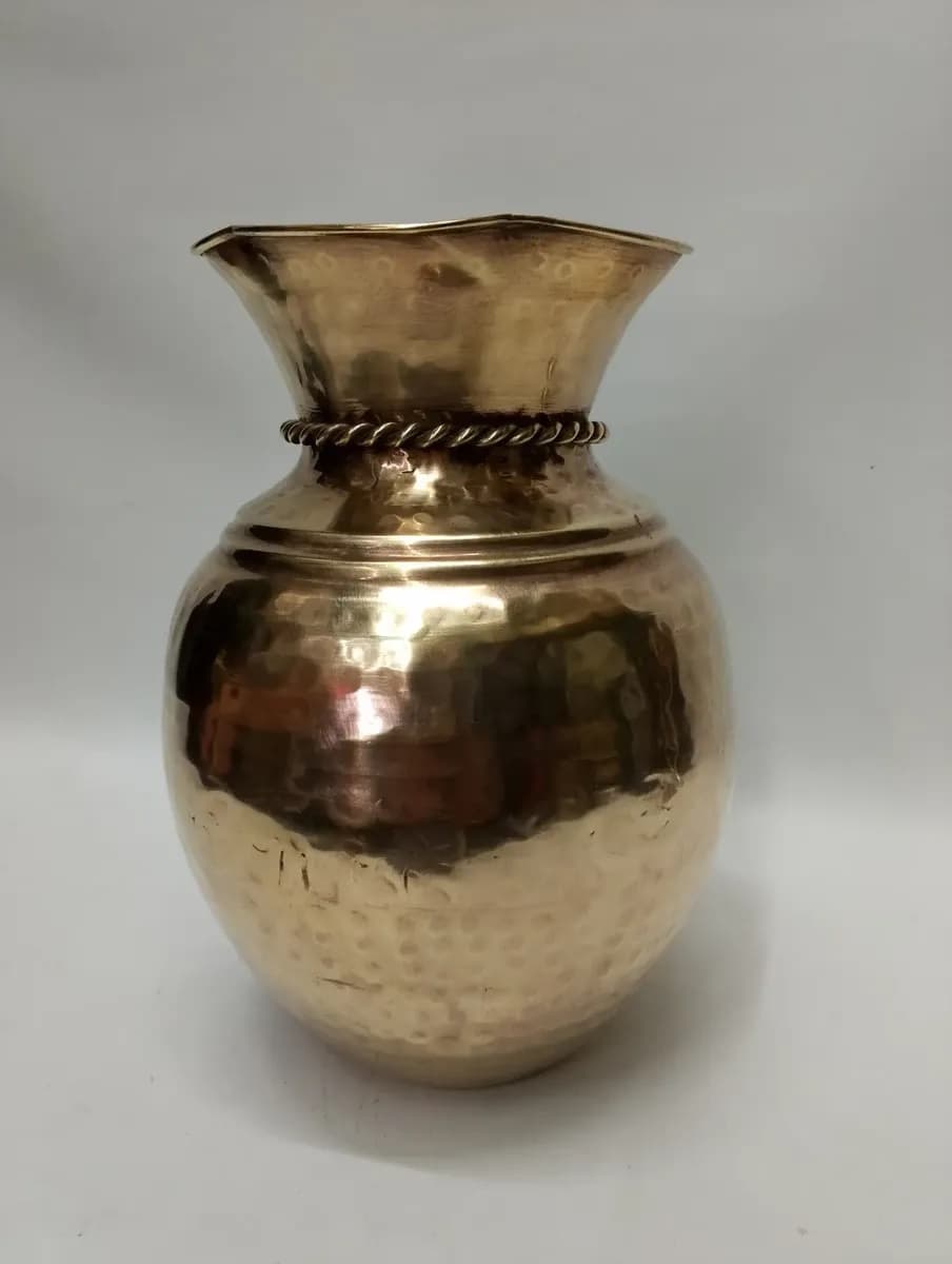 imagen de producto Florero Hindu Bronce Martillado Cuerda