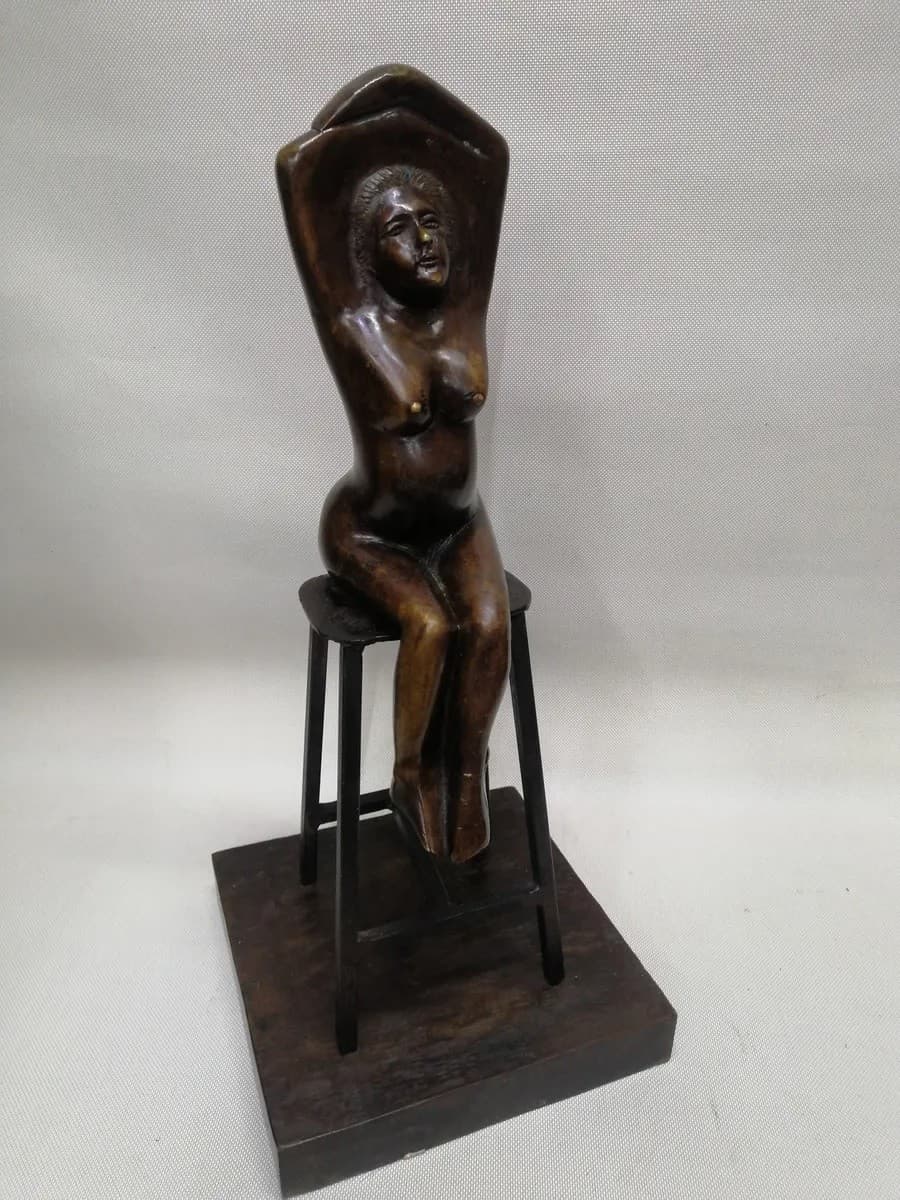 imagen de producto Escultura Mesa Antigua Mujer En Silla