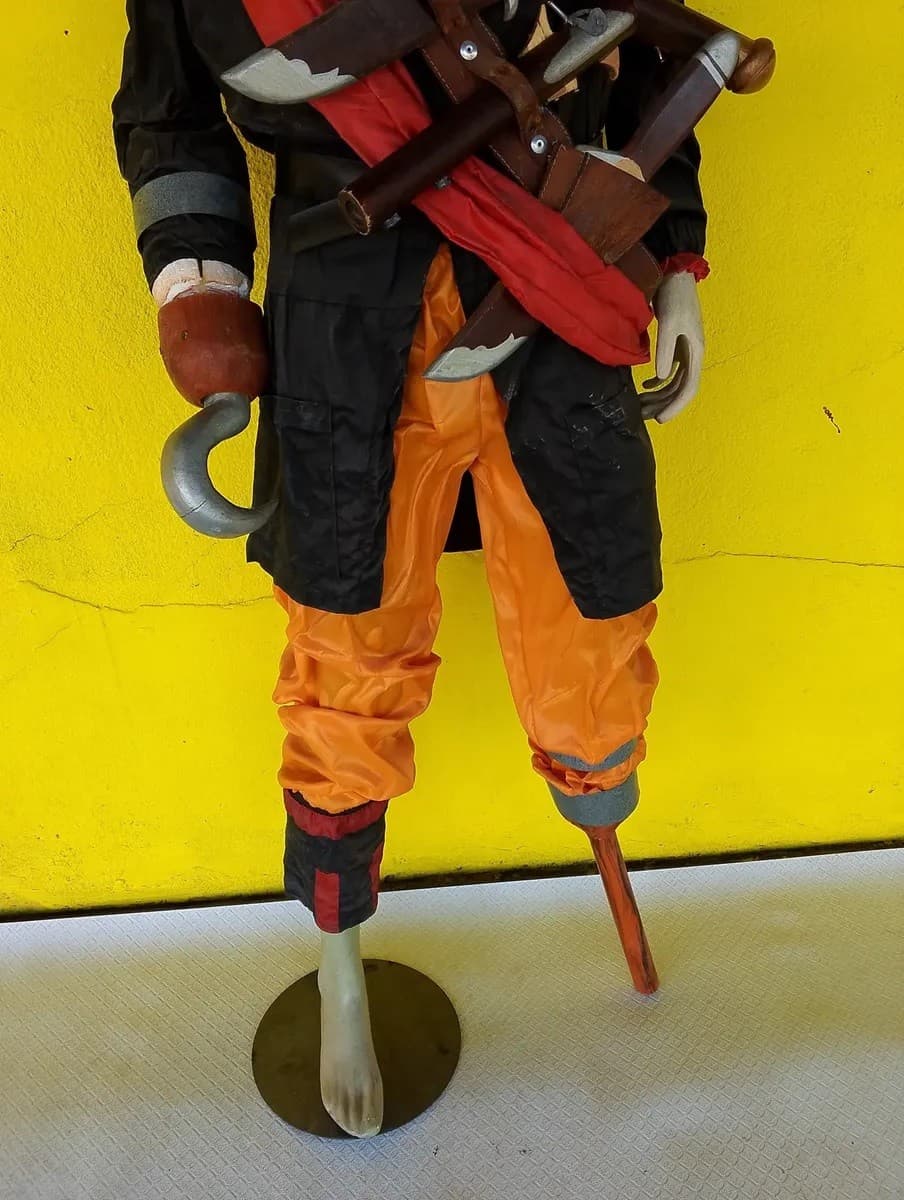 imagen de producto Escultura Gigante Capitan Garfio Fibra