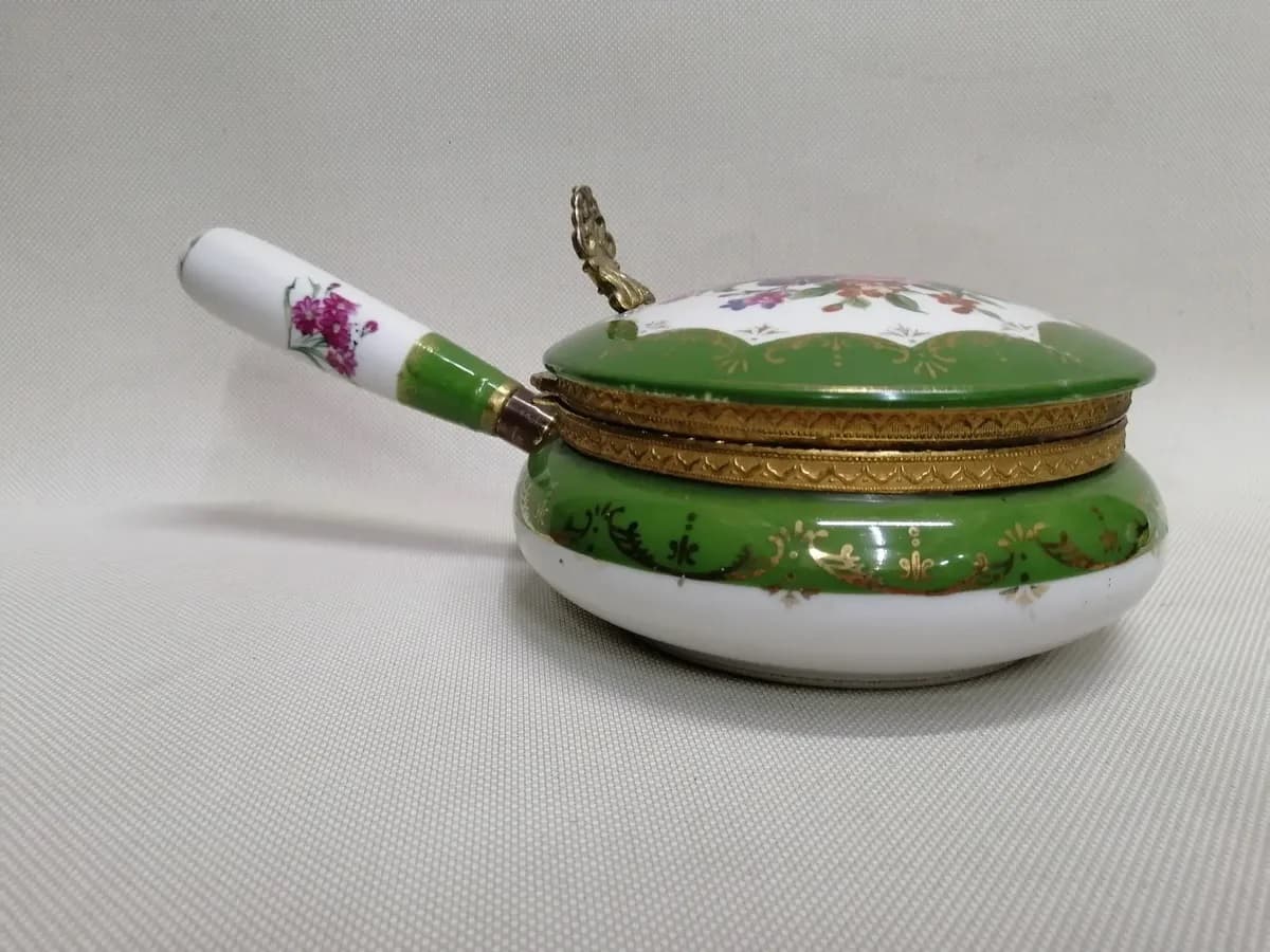 imagen de producto Colillera Francésa Porcelana Royal Crown