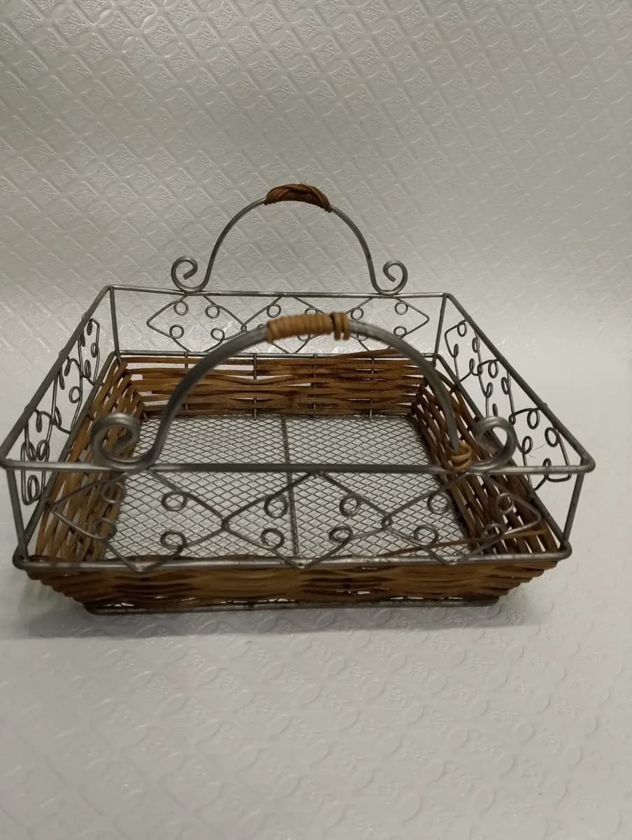 imagen de producto Canasta Hierro Y Esterilla Clasica