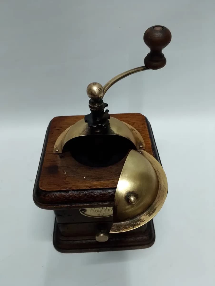 imagen de producto Trilladora Cafe Antigua Bronce Y Madera
