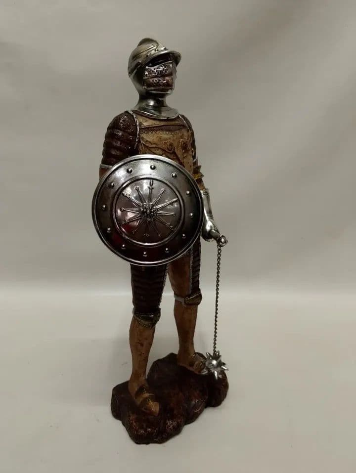 imagen de producto ESCULTURA ARMADURA MEDIEVAL TOLEDO EN MARMOLINA