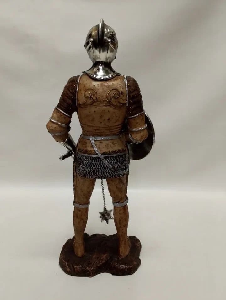 imagen de producto ESCULTURA ARMADURA MEDIEVAL TOLEDO EN MARMOLINA