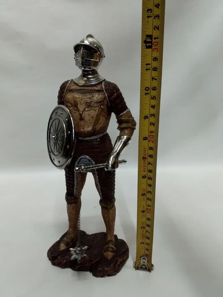 imagen de producto ESCULTURA ARMADURA MEDIEVAL TOLEDO EN MARMOLINA