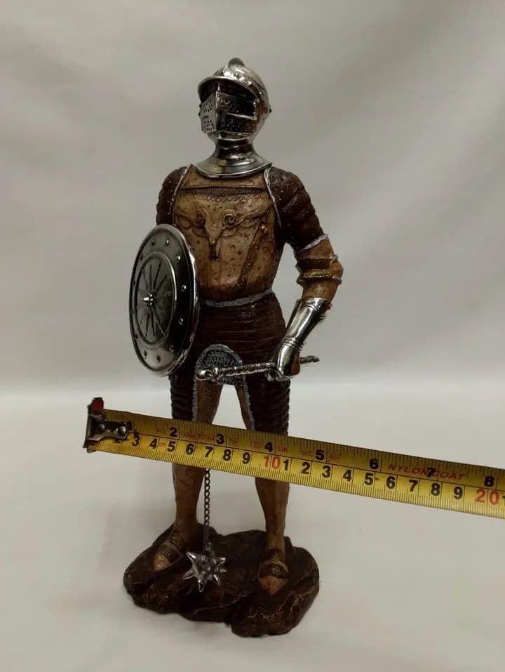 imagen de producto ESCULTURA ARMADURA MEDIEVAL TOLEDO EN MARMOLINA
