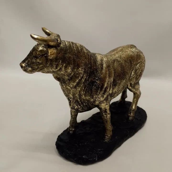 imagen de producto ESCULTURA TOLEDO TORO LAMINADO ORO DE LIDIA