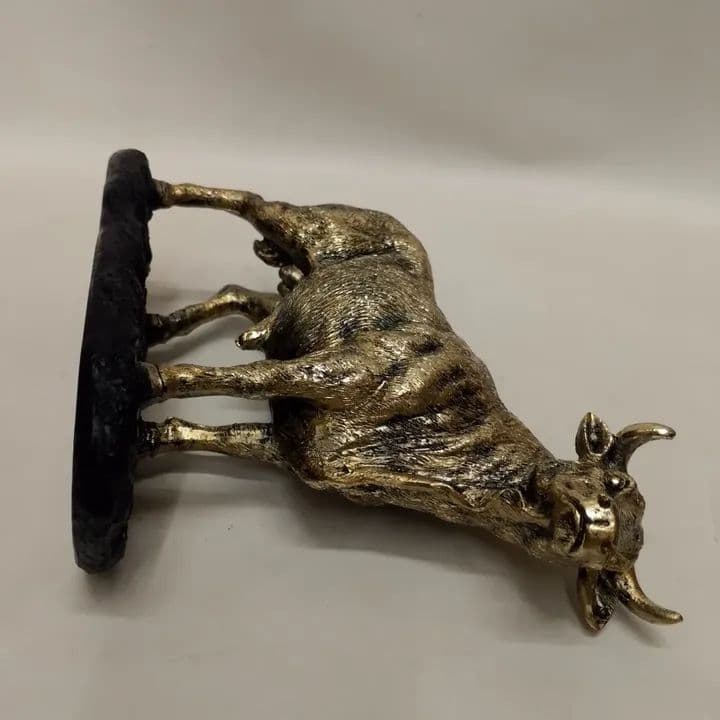 imagen de producto ESCULTURA TOLEDO TORO LAMINADO ORO DE LIDIA