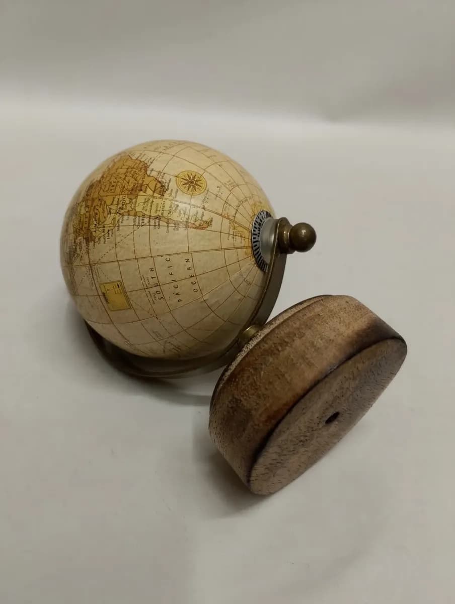 imagen de producto Mapamundi Antiguo Madera Antimonio Beige Pequeño