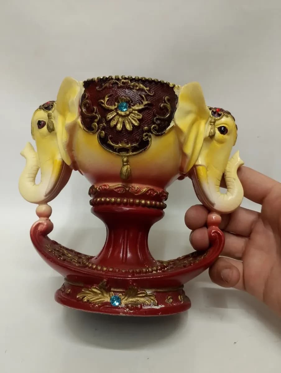 imagen de producto Caliz O Urna Hindu Marmolina Y Oleo Elefantes