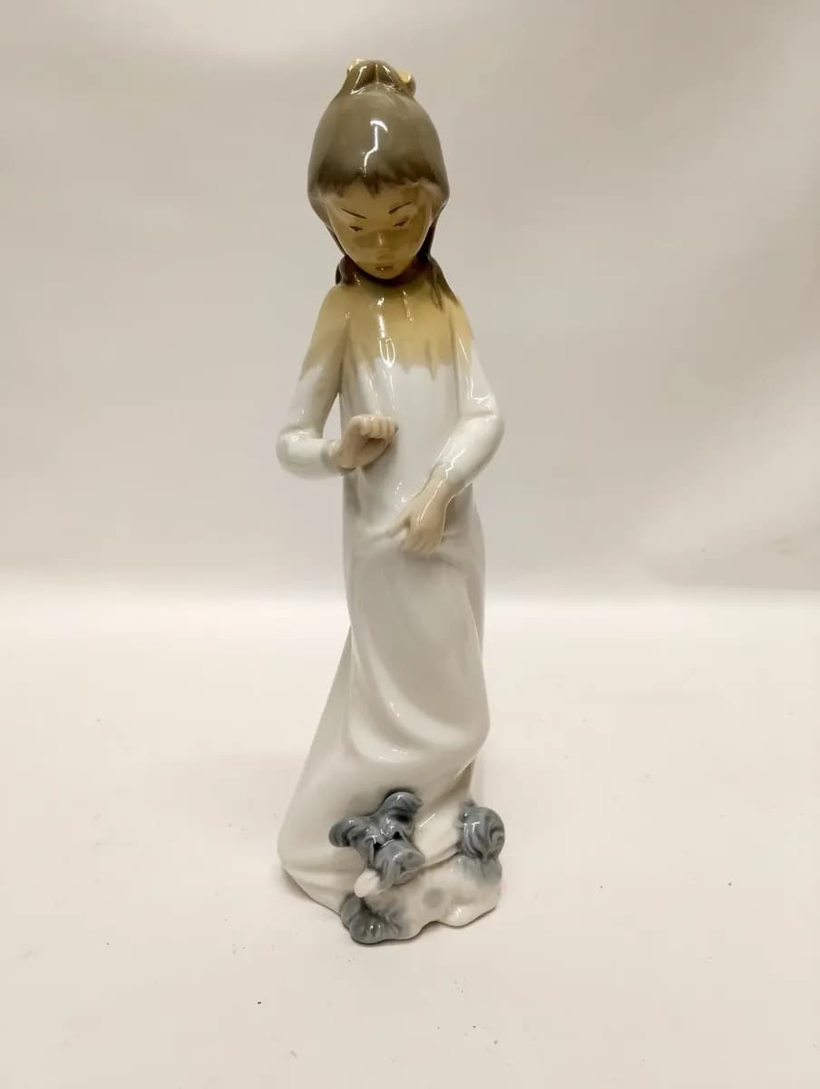 imagen de producto Porcelana Antigua Niña Y Perro Lladro Firmada