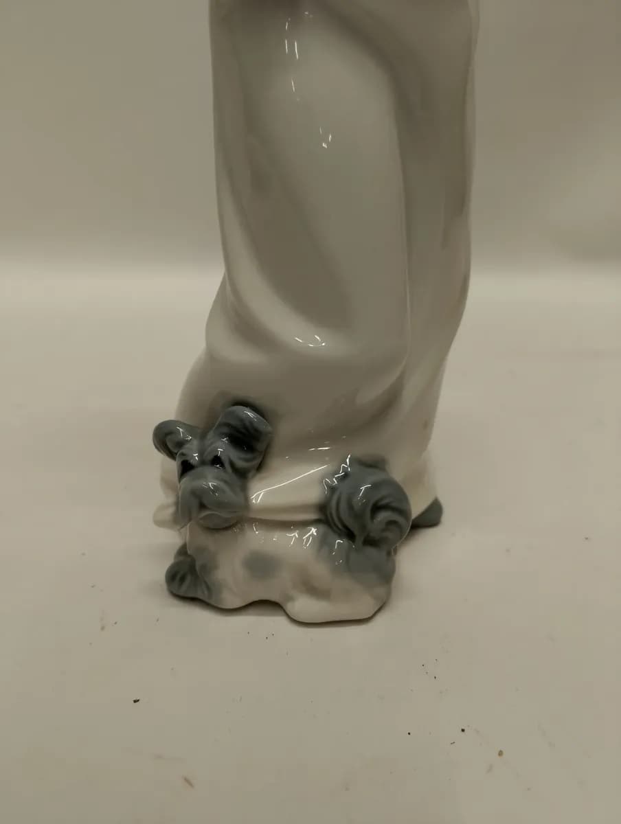 imagen de producto Porcelana Antigua Niña Y Perro Lladro Firmada