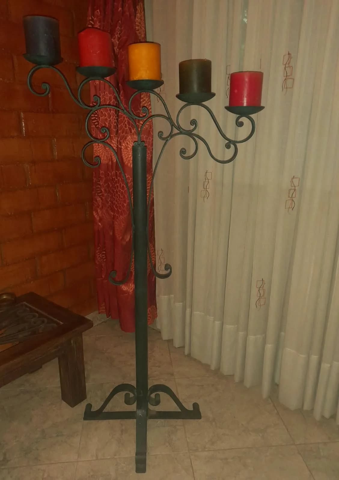 imagen de producto Hermoso candelabro decorativo