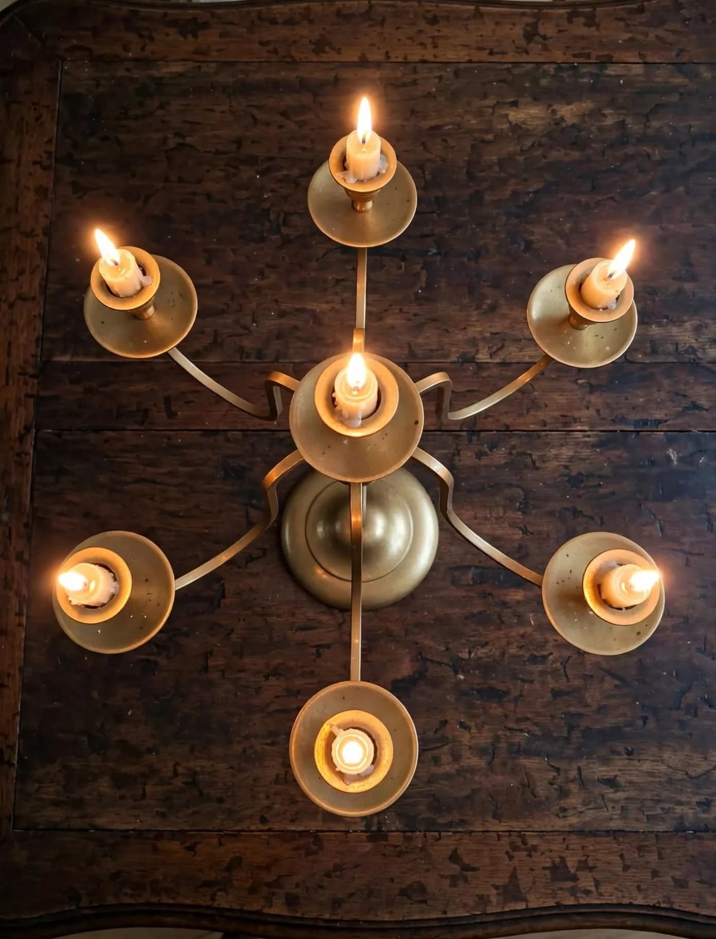 imagen de producto CANDELABRO DE MESA ANTIGUO EN ANTIMONIO 7 VELAS