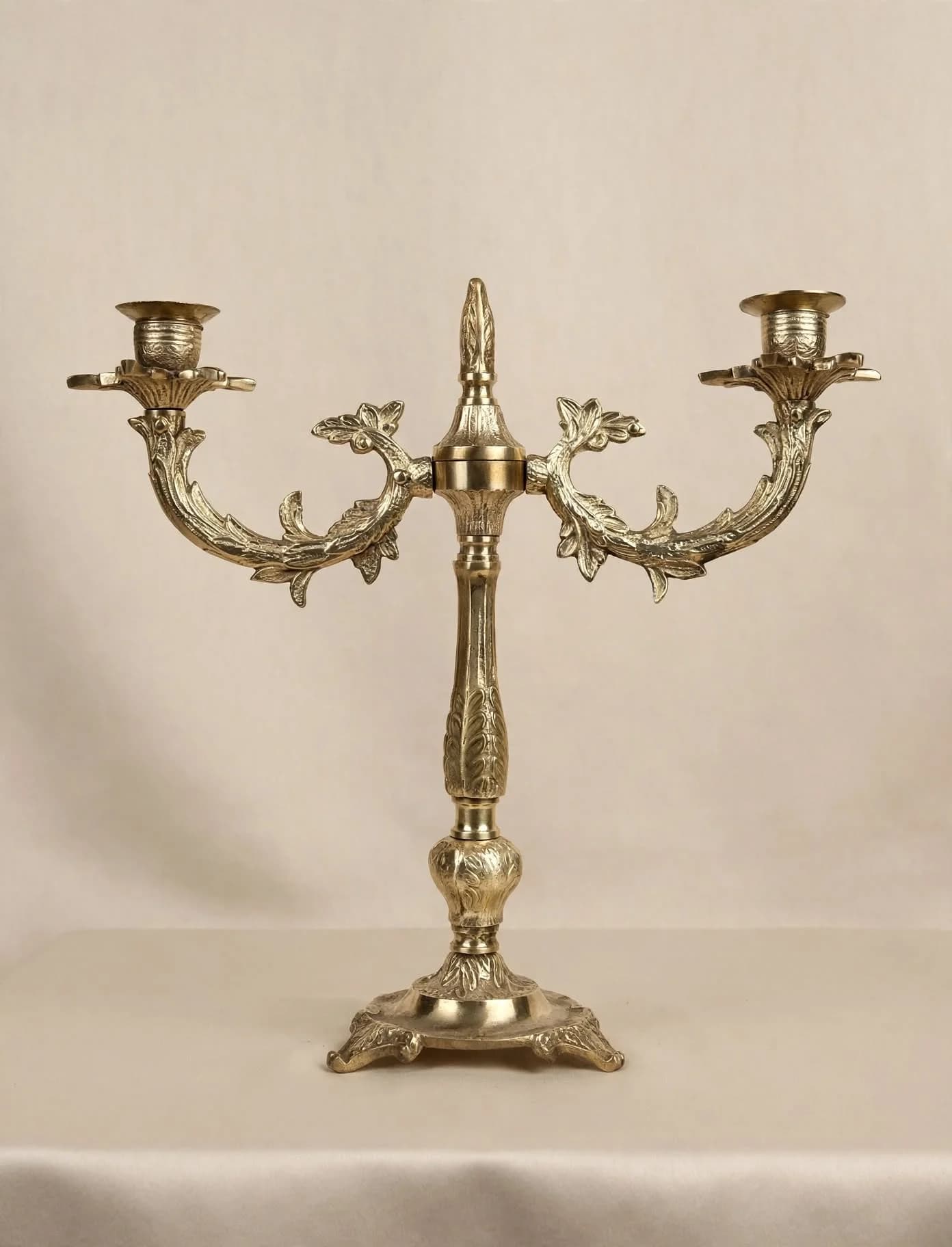 imagen de producto CANDELABRO ANTIGUO FRANCES BRONCE MACIZO TALLADO