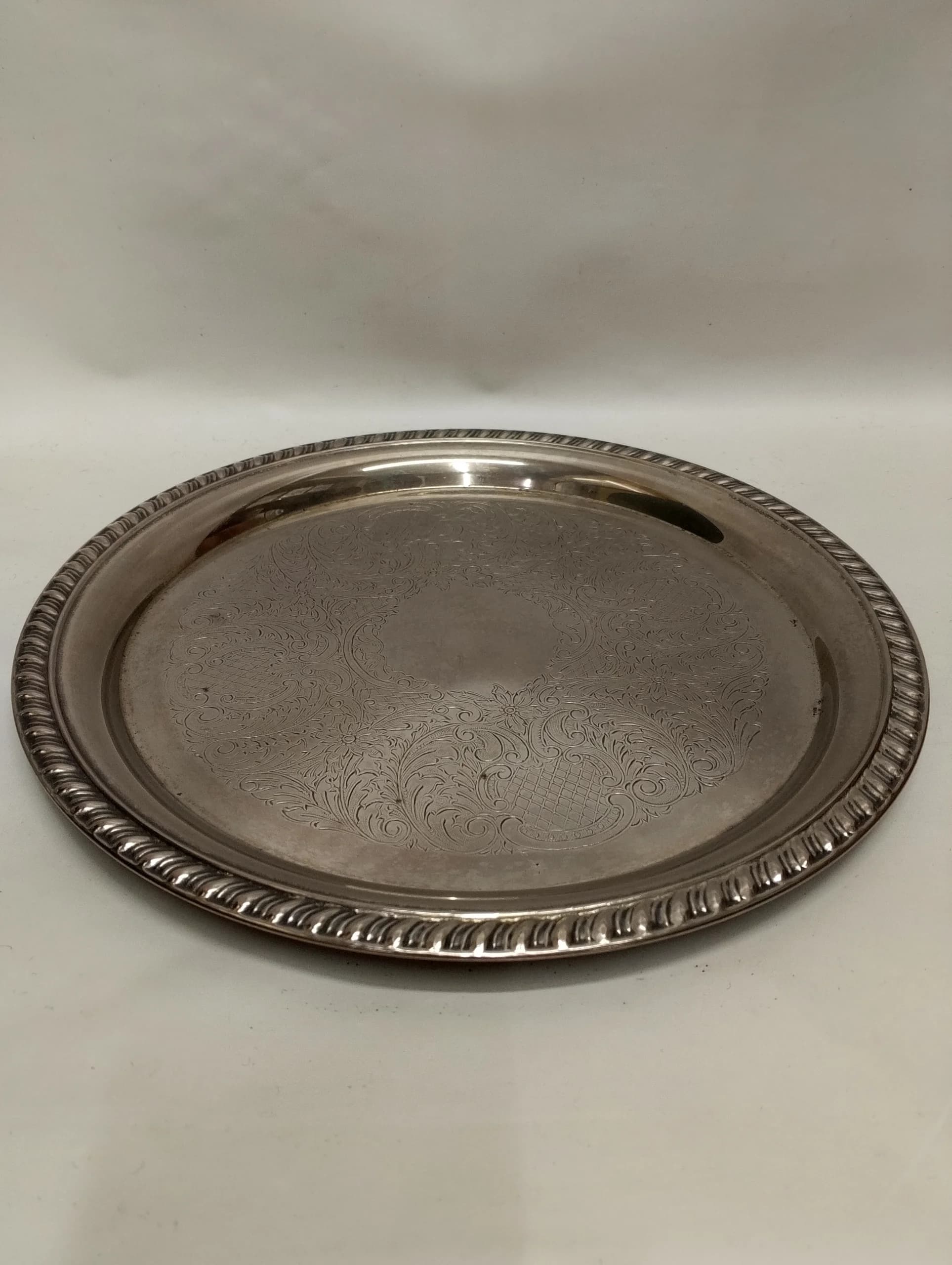 imagen de producto BANDEJA ANTIGUA LEONARD 1950 BRONCE BAÑO PLATA