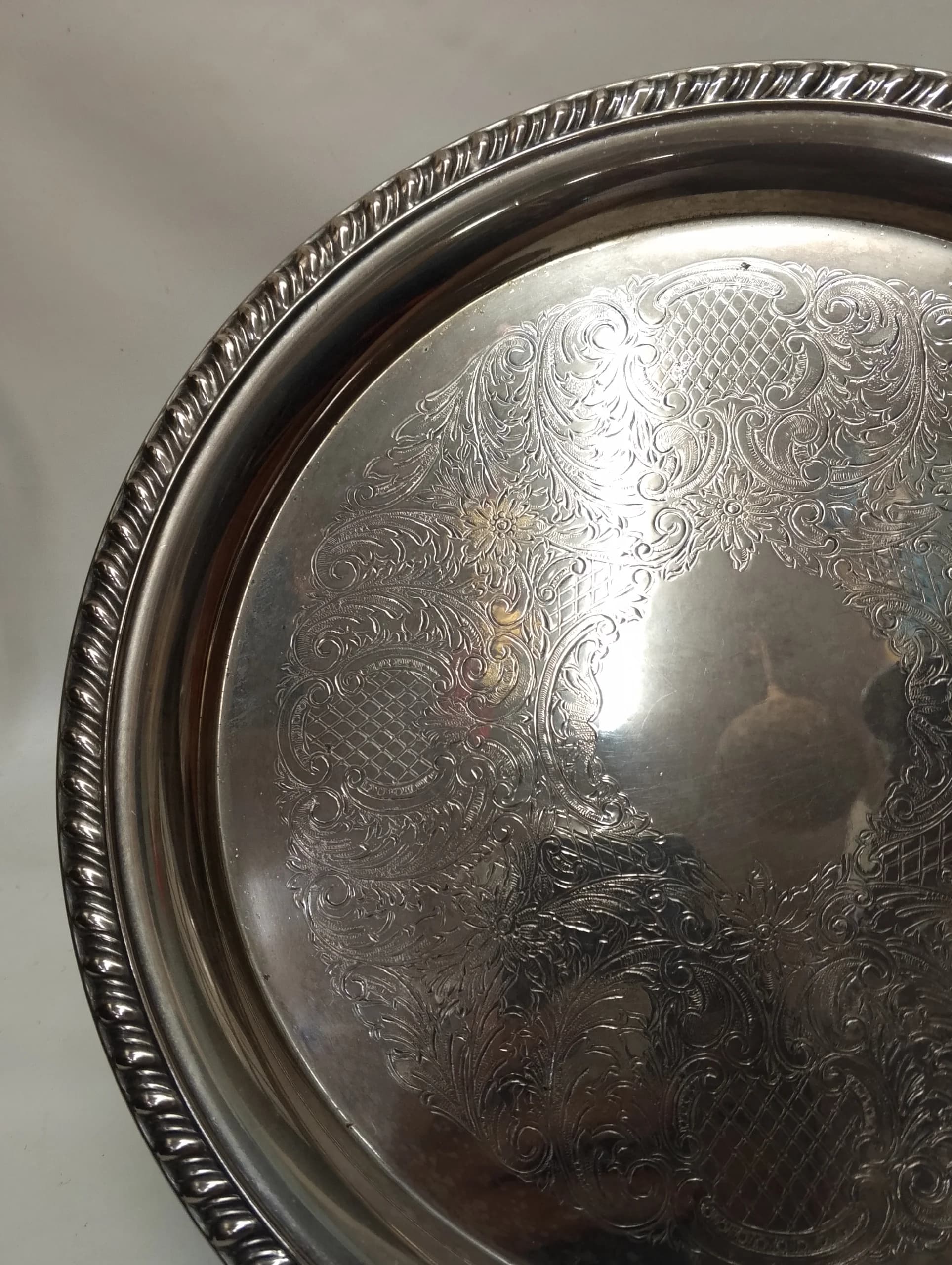 imagen de producto BANDEJA ANTIGUA LEONARD 1950 BRONCE BAÑO PLATA