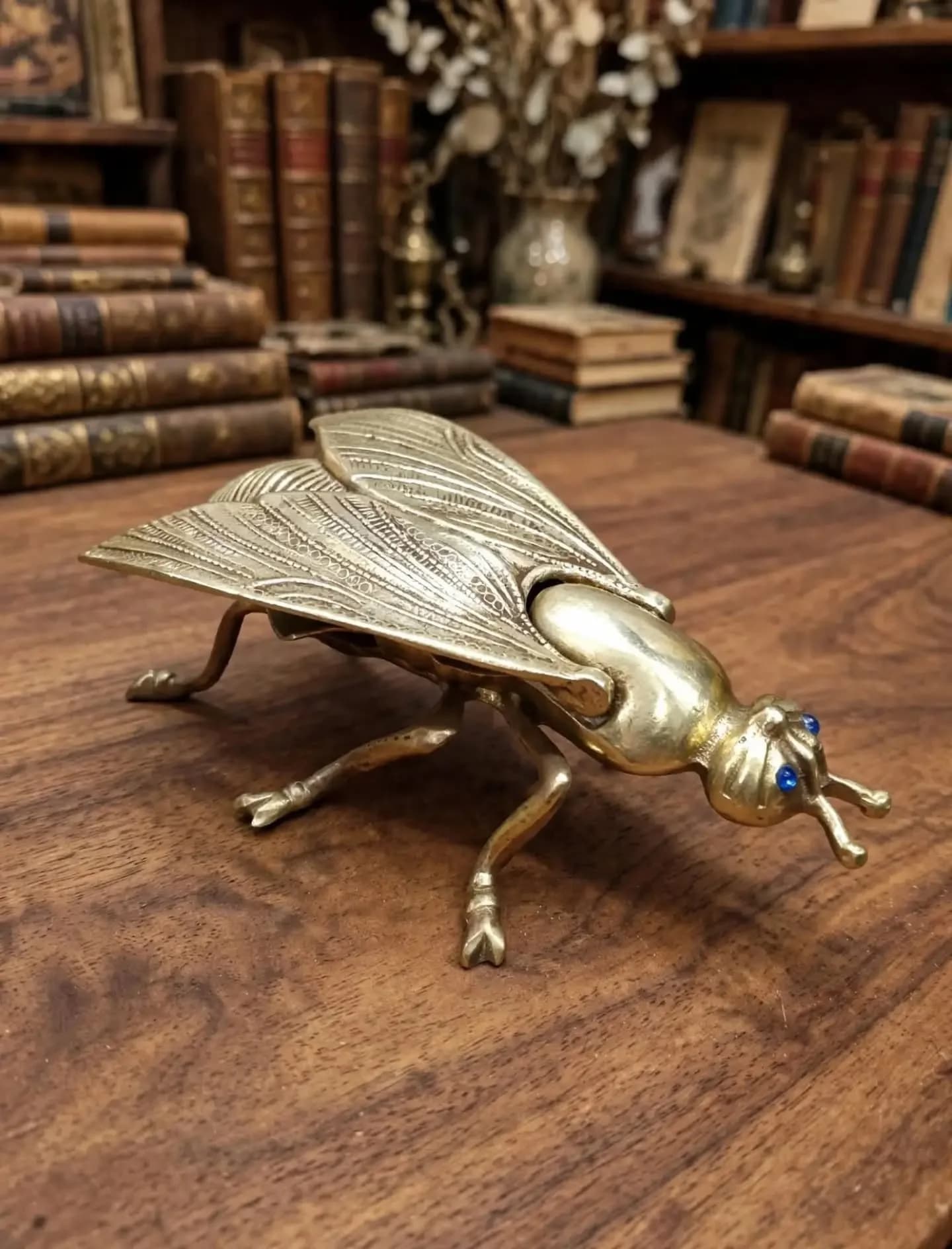 imagen de producto CENICERO DE MESA ANTIGUO EN BRONCE MACIZO MOSCA