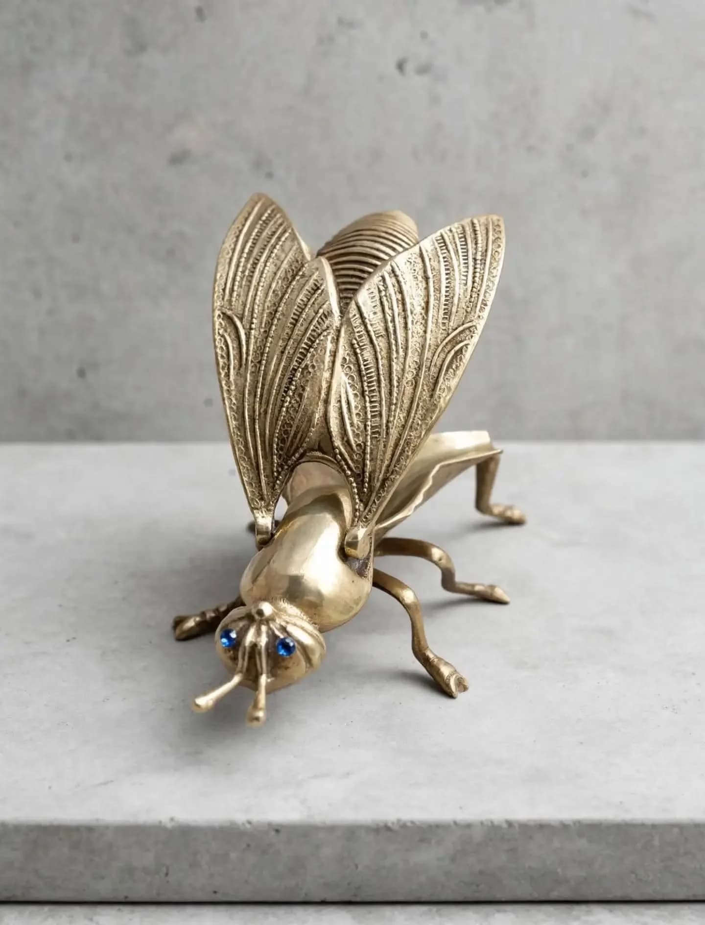imagen de producto CENICERO DE MESA ANTIGUO EN BRONCE MACIZO MOSCA