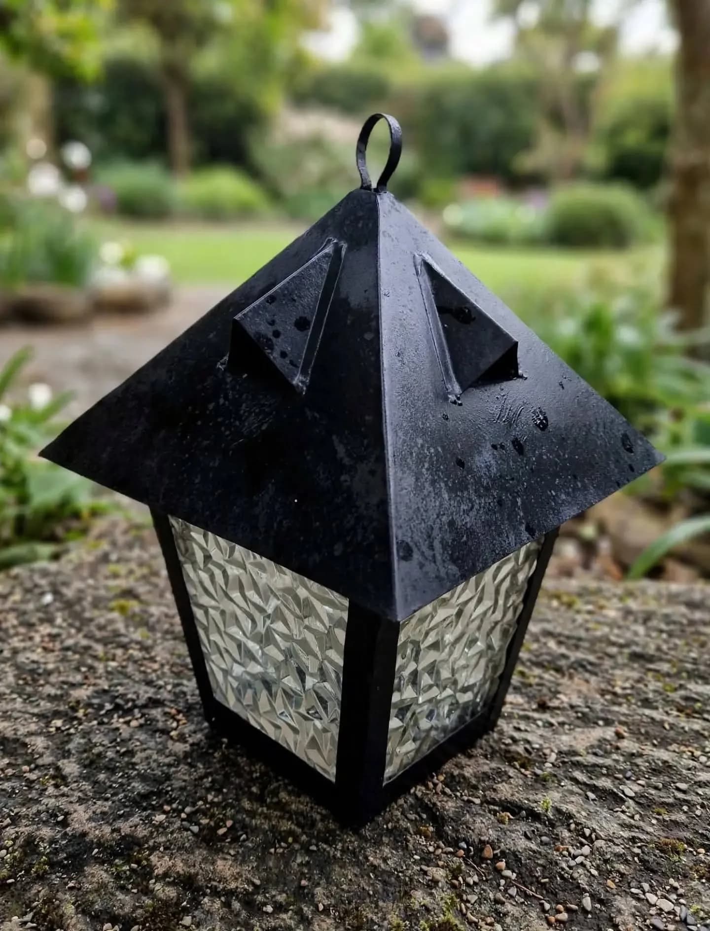 imagen de producto LAMPARA FAROL DE TECHO EN HIERRO Y CRISTAL