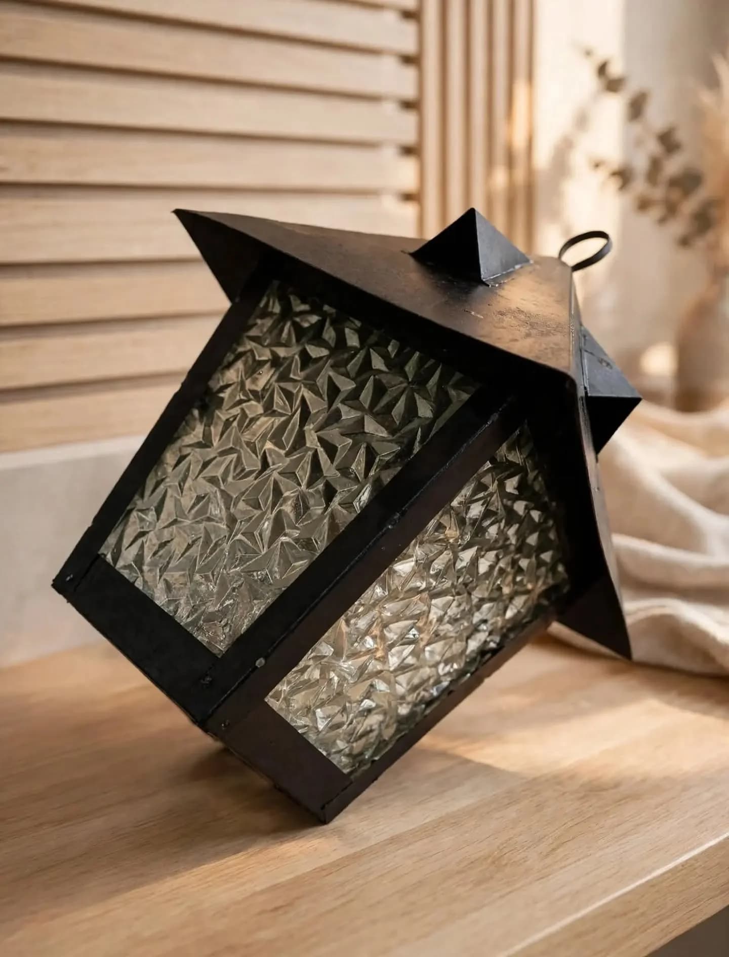 imagen de producto LAMPARA FAROL DE TECHO EN HIERRO Y CRISTAL