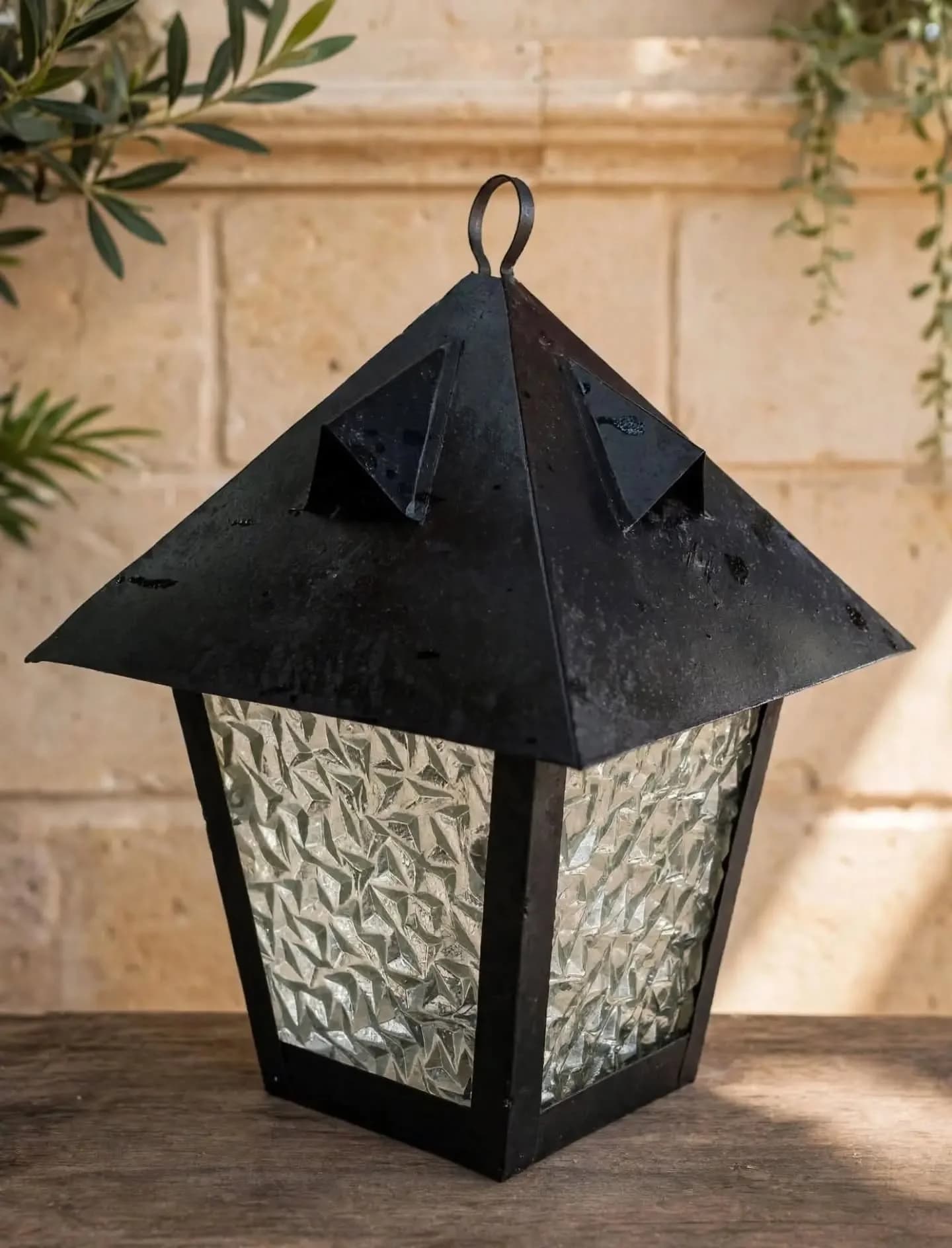 imagen de producto LAMPARA FAROL DE TECHO EN HIERRO Y CRISTAL