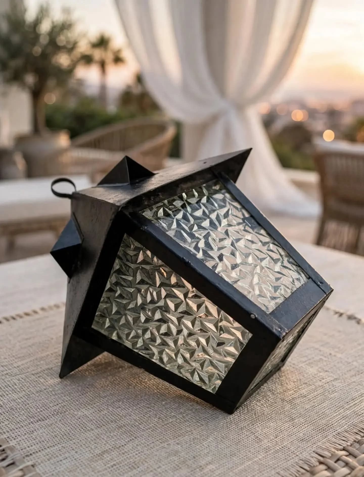 imagen de producto LAMPARA FAROL DE TECHO EN HIERRO Y CRISTAL