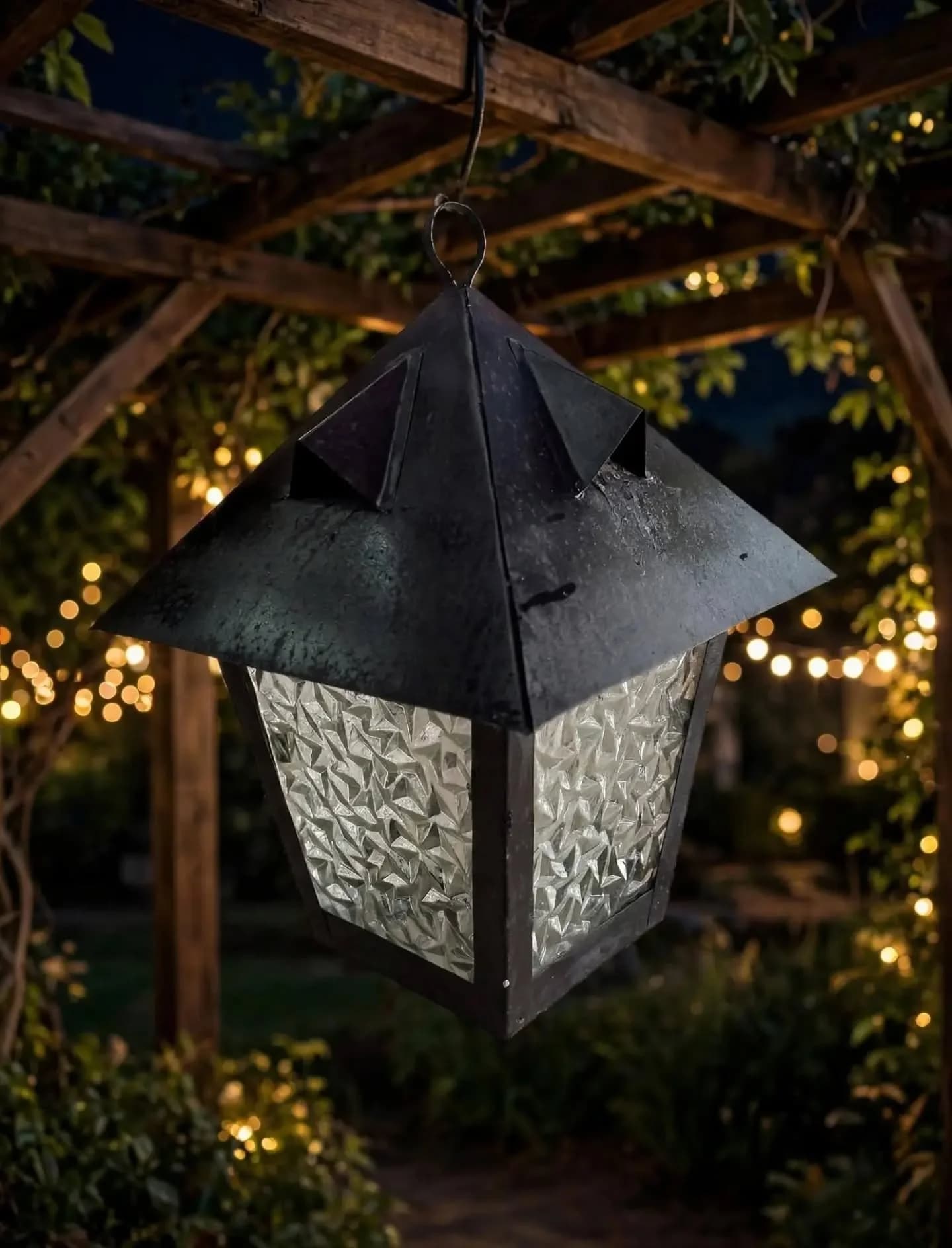imagen de producto LAMPARA FAROL DE TECHO EN HIERRO Y CRISTAL