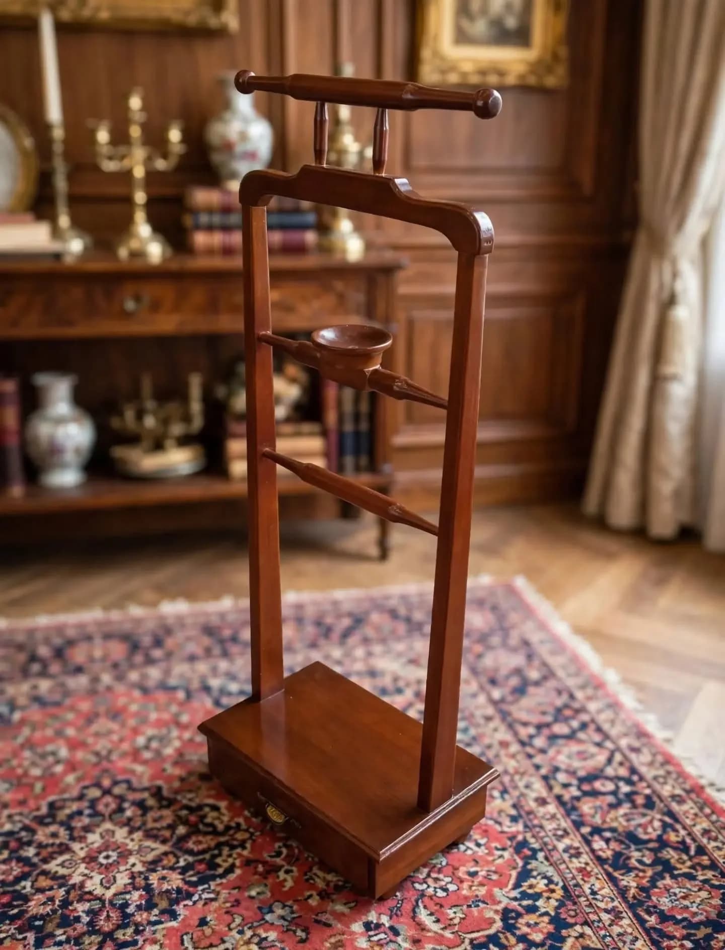 imagen de producto PERCHERO O SOLTERON ANTIGUO ITALY EN MADERA CEDRO