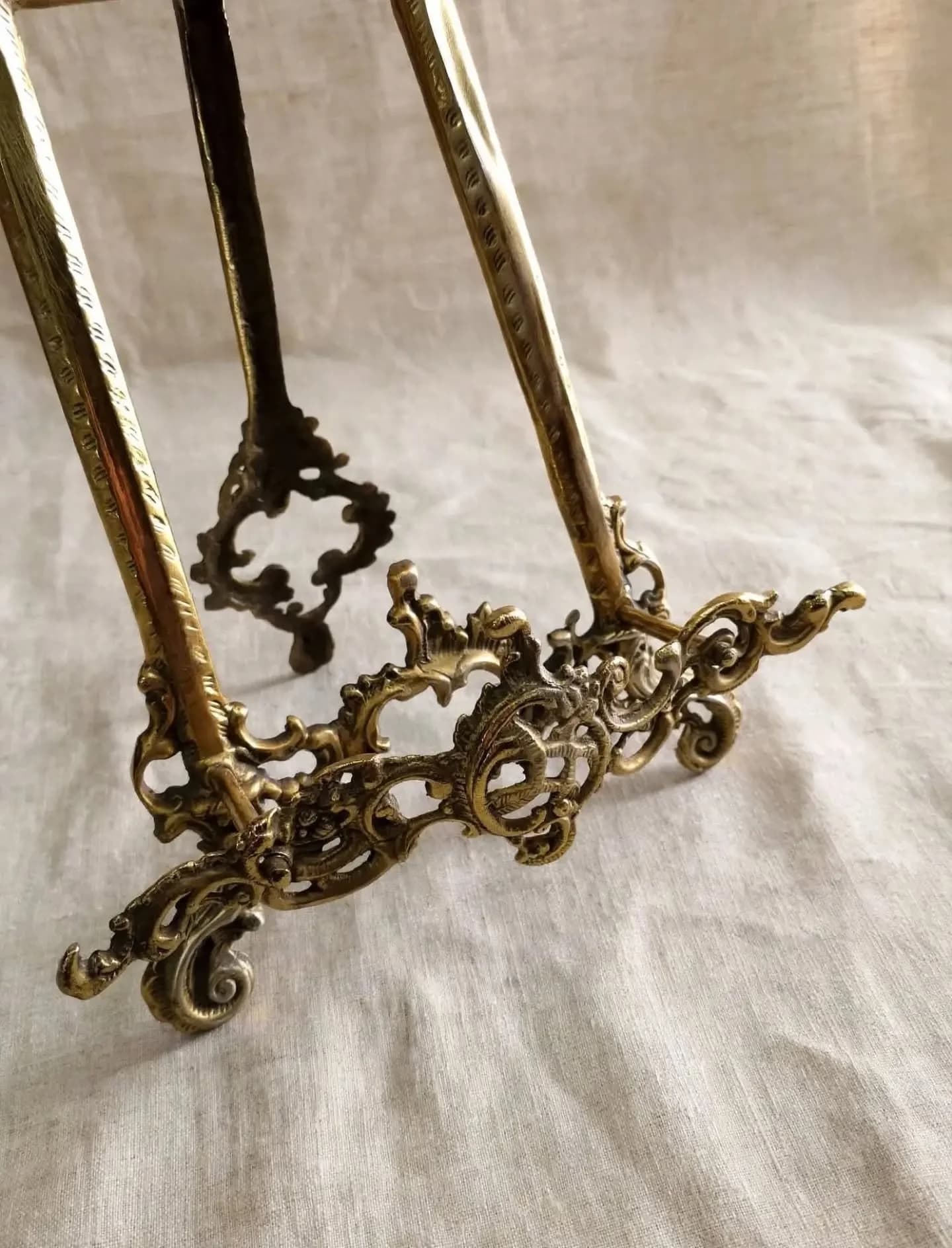 imagen de producto TRIPODE ATRIL DE MESA ANTIGUO EN BRONCE MACIZO