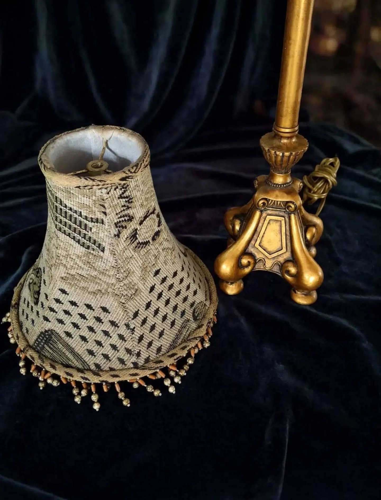 imagen de producto LAMPARA DE MESA ANTIGUA ITALY MARMOLINA COBRIZADA