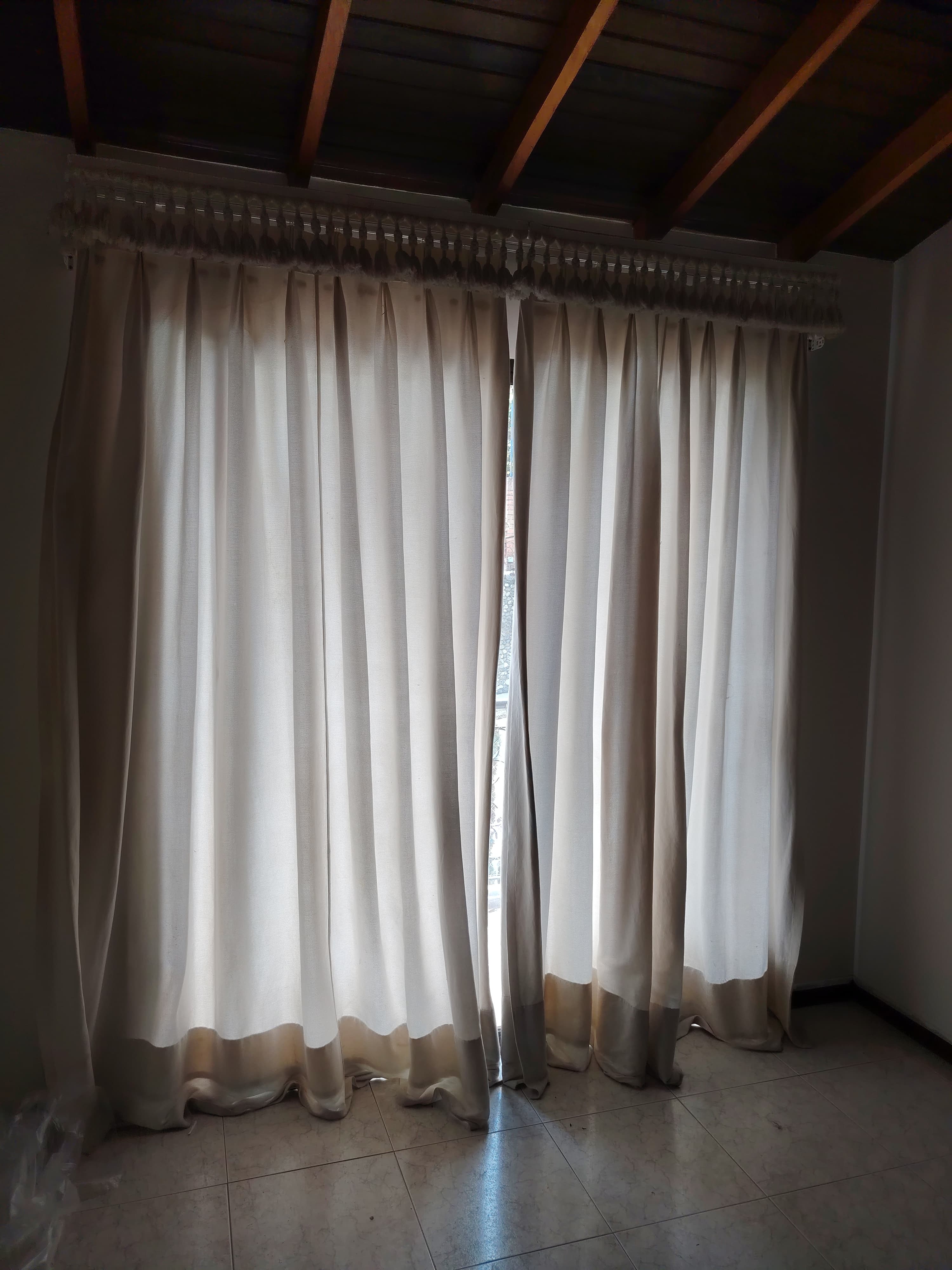 imagen de producto Cortinas en telar con cenefa